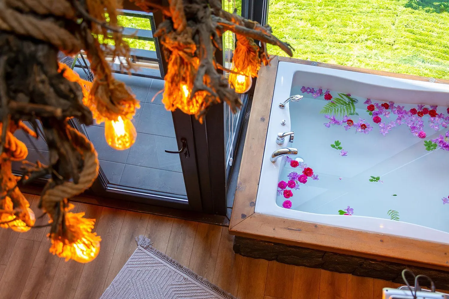 Day in Pavri suit bungalov