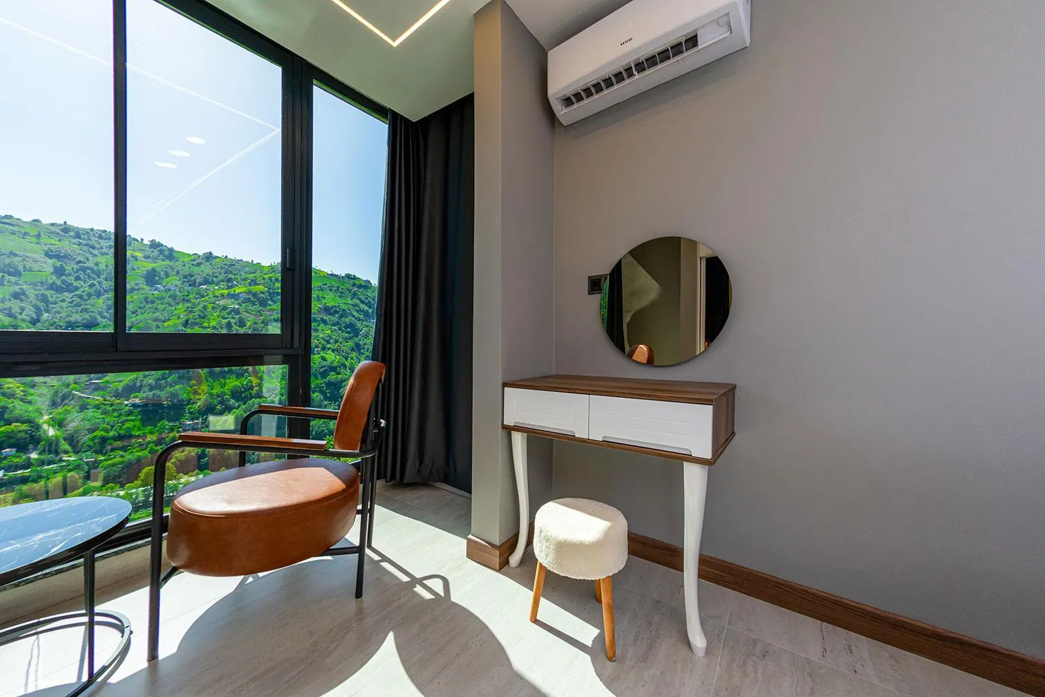 Natural landscape in Pavri suit bungalov