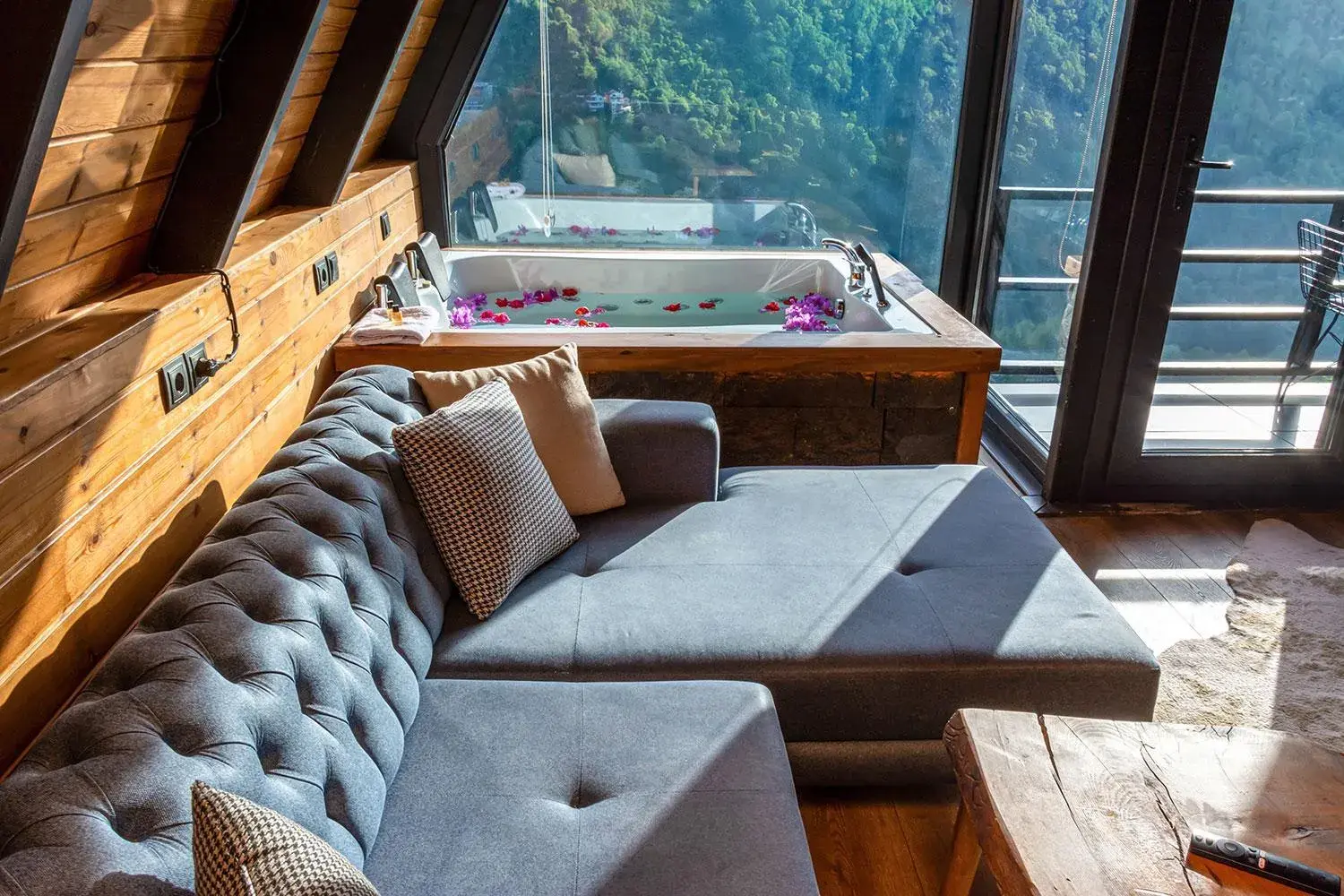 Pool view in Pavri suit bungalov Pool view in Pavri suit bungalov