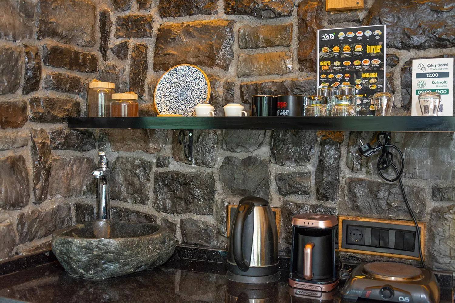 Coffee/tea facilities in Pavri suit bungalov