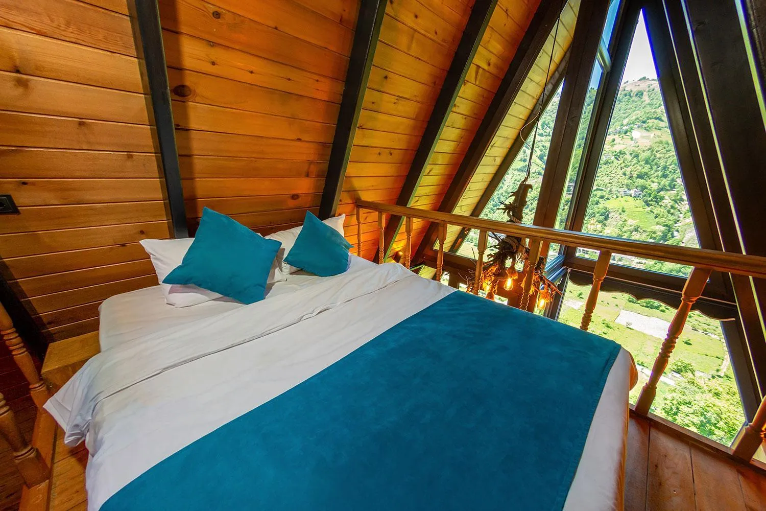 Bed in Pavri suit bungalov