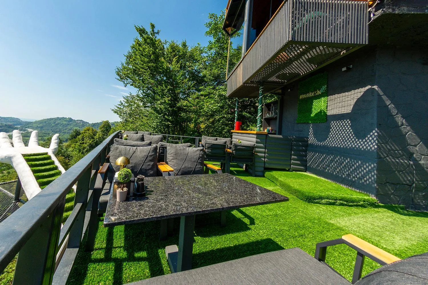 Restaurant/places to eat in Pavri suit bungalov