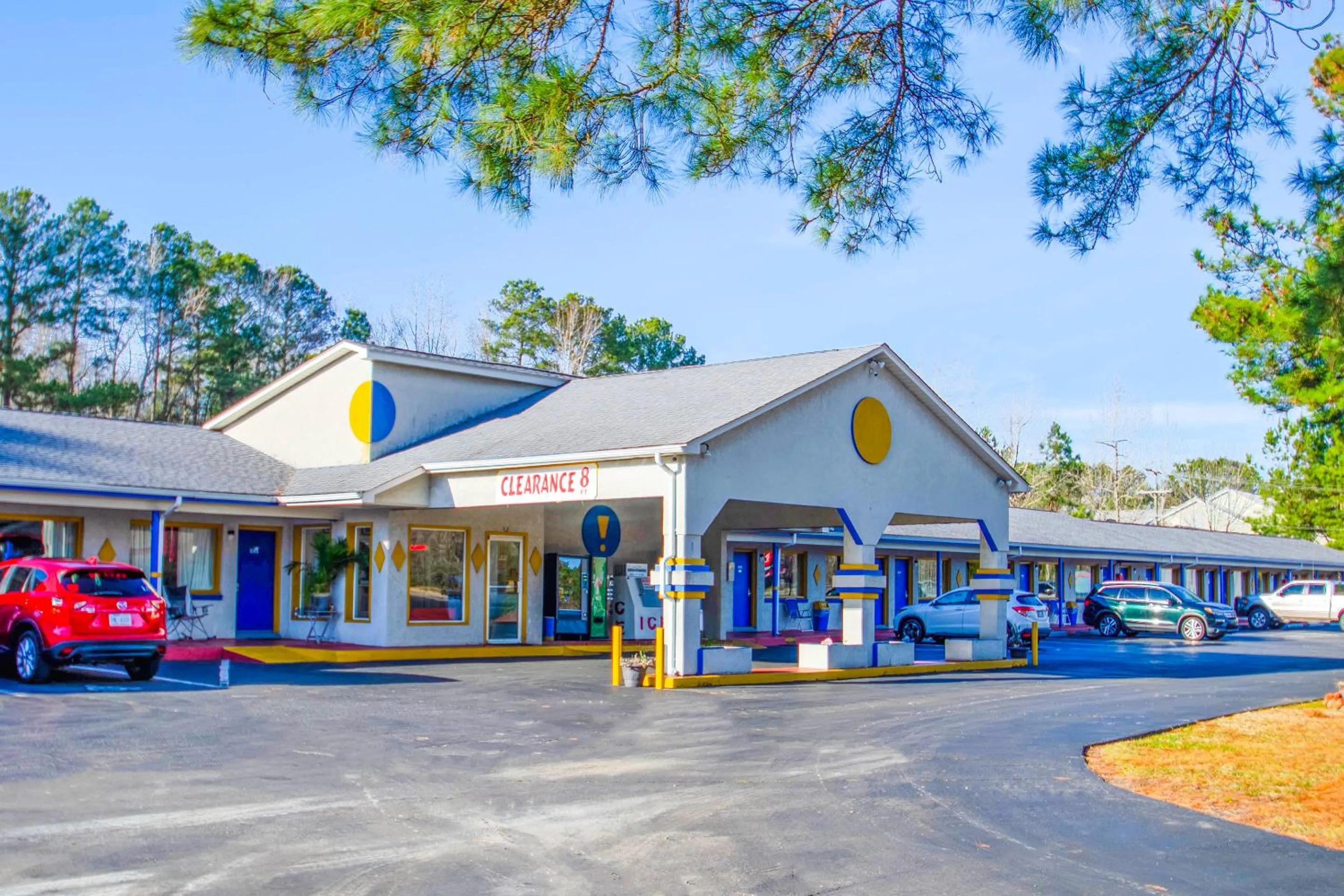 Facade/entrance in Sportsman's Inn Plymouth 252-793-3095