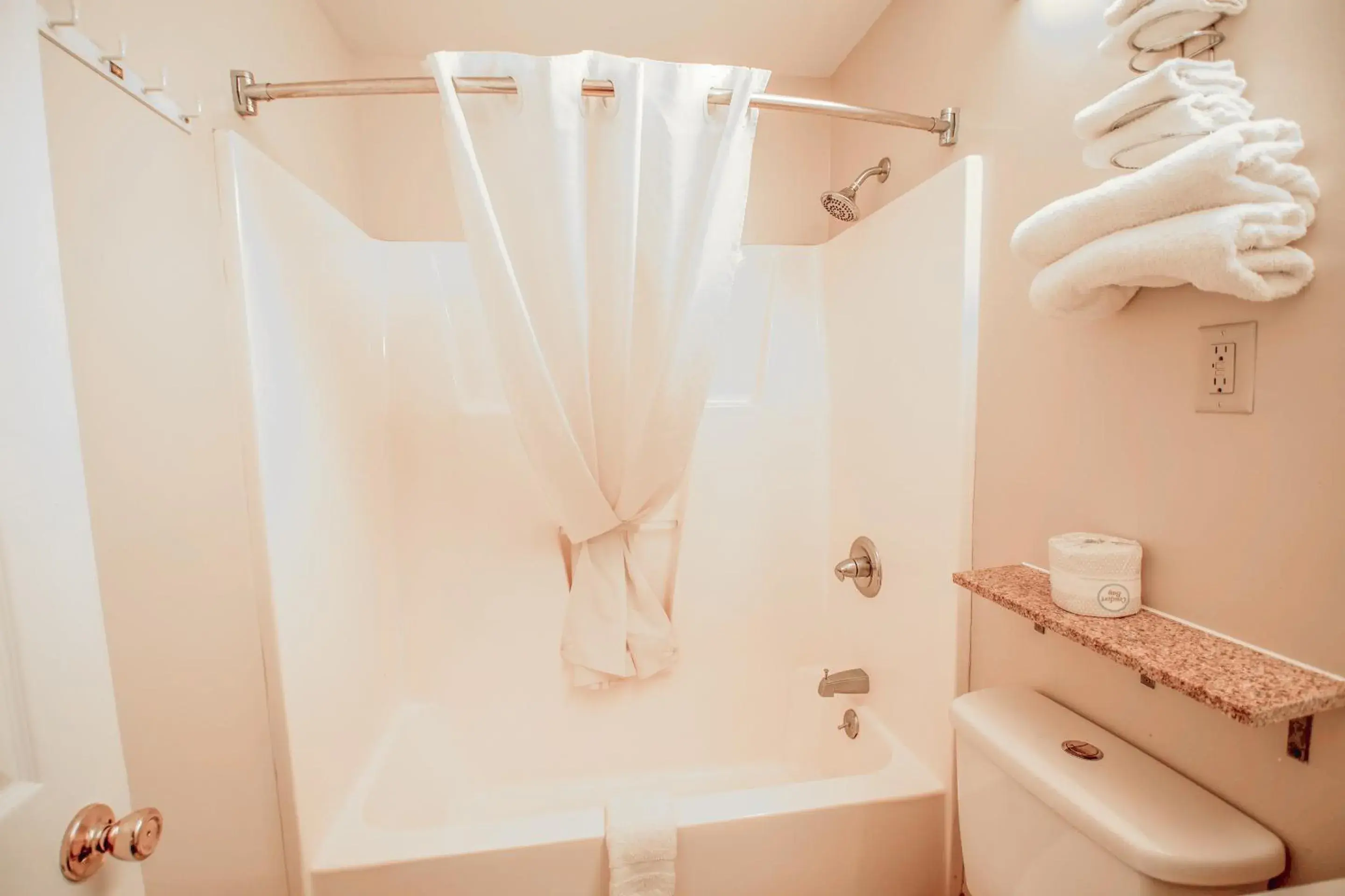 Standard Queen Room in Sportsman's Inn Plymouth 252-793-3095 Standard Queen Room in Sportsman's Inn Plymouth 252-793-3095