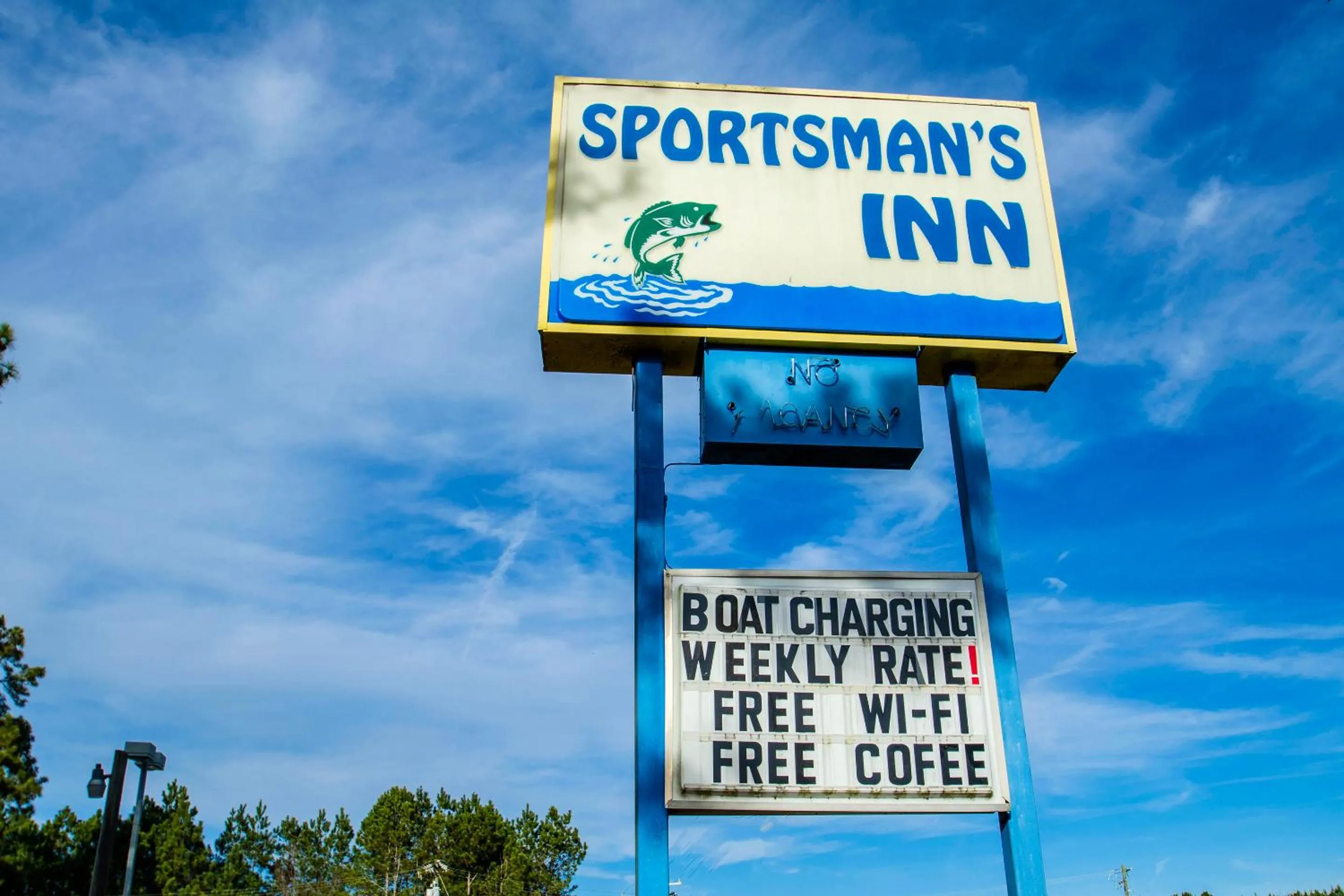 Facade/entrance in Sportsman's Inn Plymouth 252-793-3095