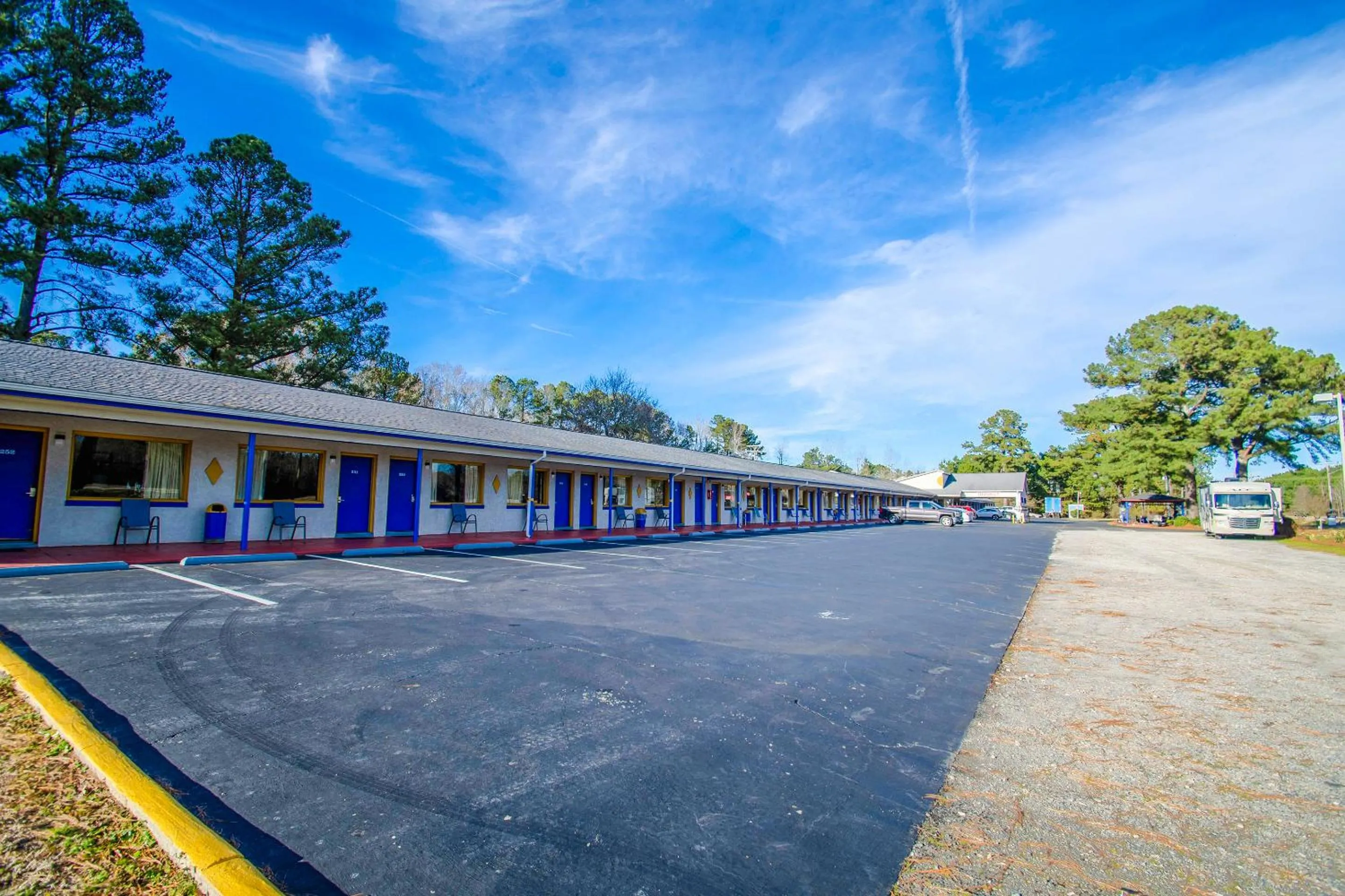 Property building in Sportsman's Inn Plymouth 252-793-3095