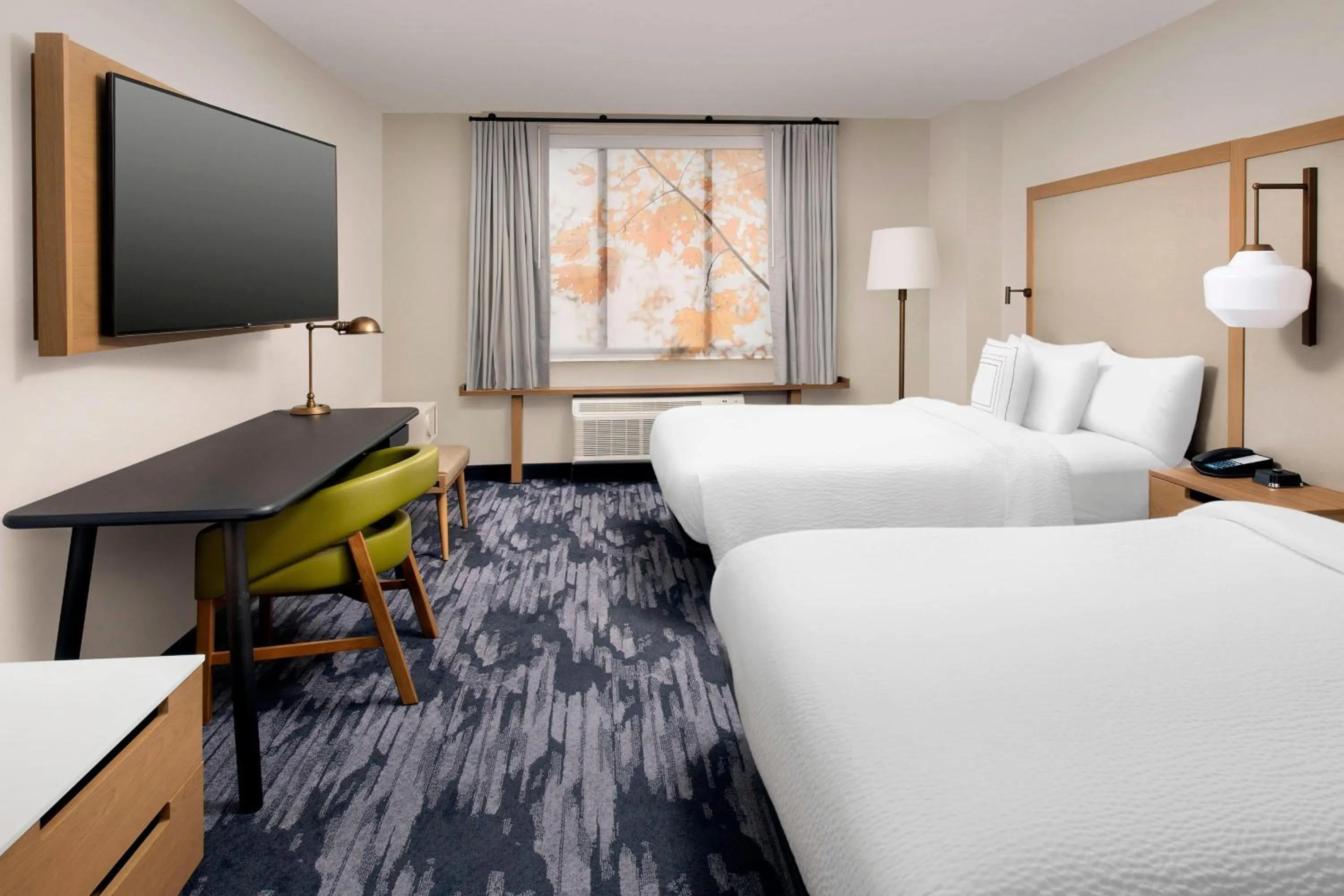Photo of the whole room, Bed in Fairfield Inn & Suites by Marriott Alexandria West/Mark Center