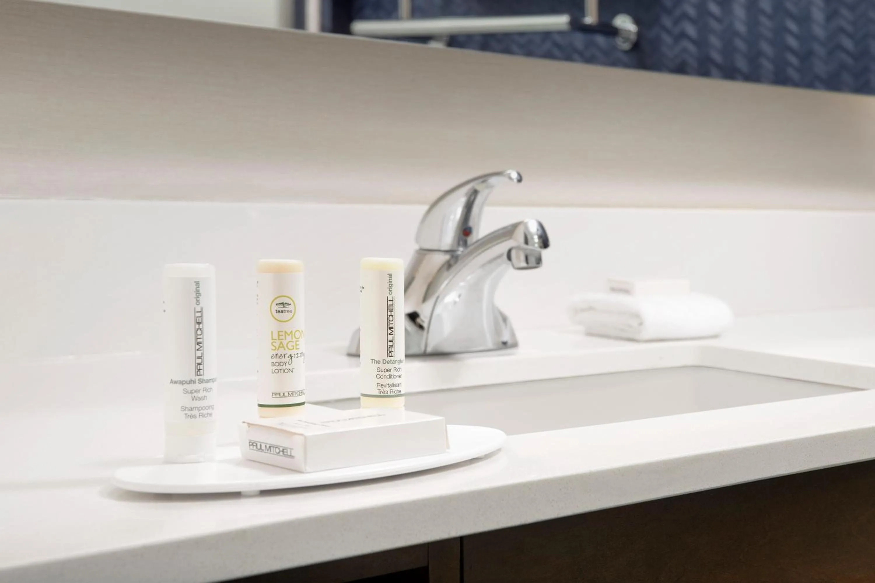 Bathroom in Fairfield Inn & Suites by Marriott Alexandria West/Mark Center