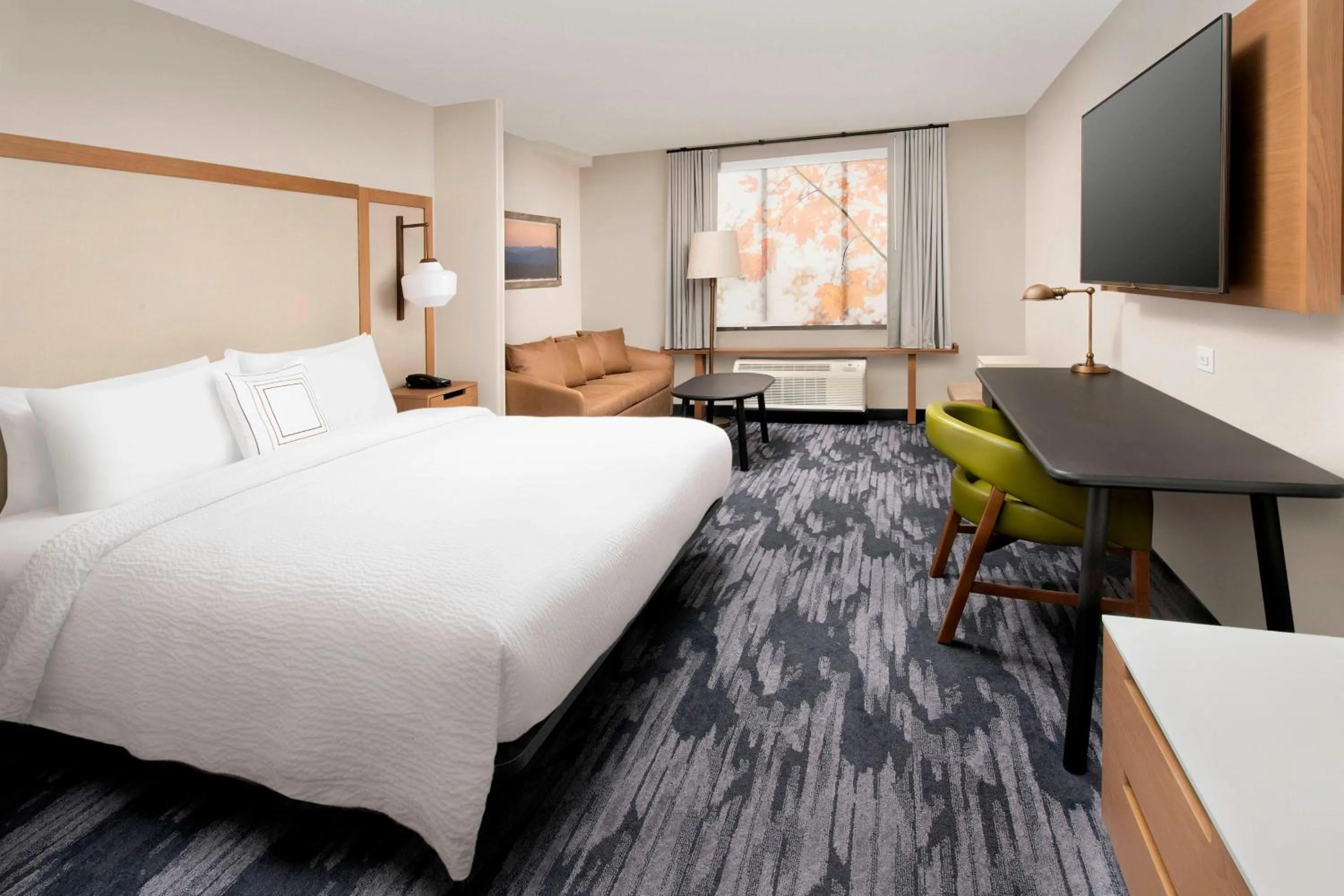 Photo of the whole room, Bed in Fairfield Inn & Suites by Marriott Alexandria West/Mark Center