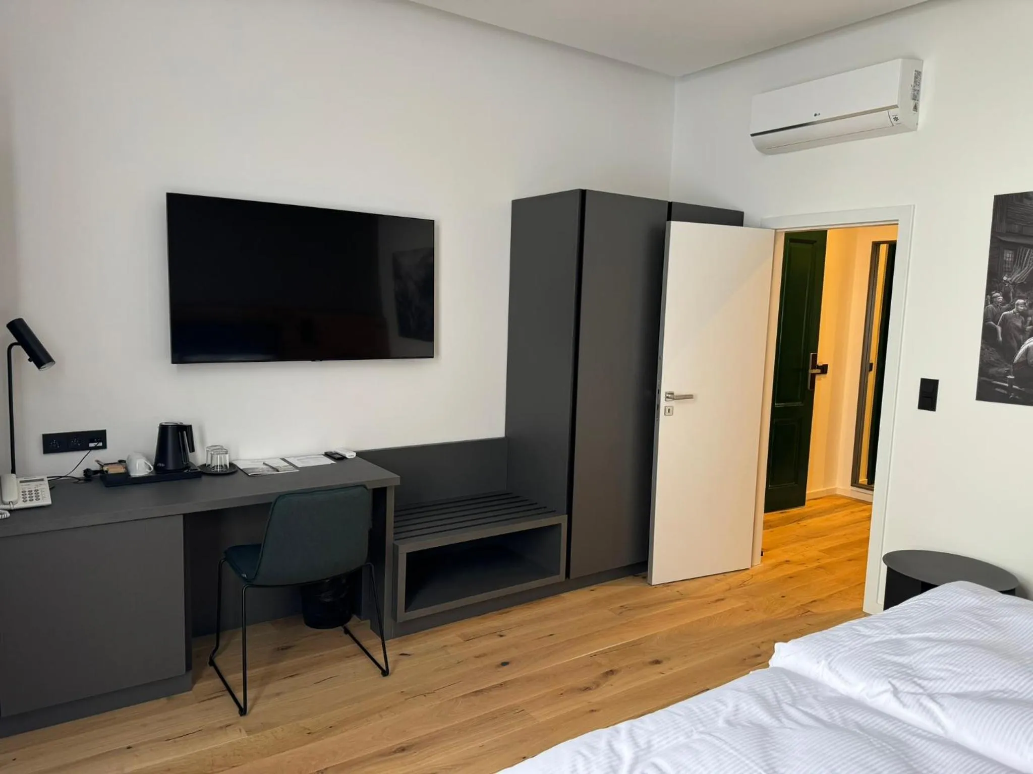 TV and multimedia, Bed in Jan Maria Hotel