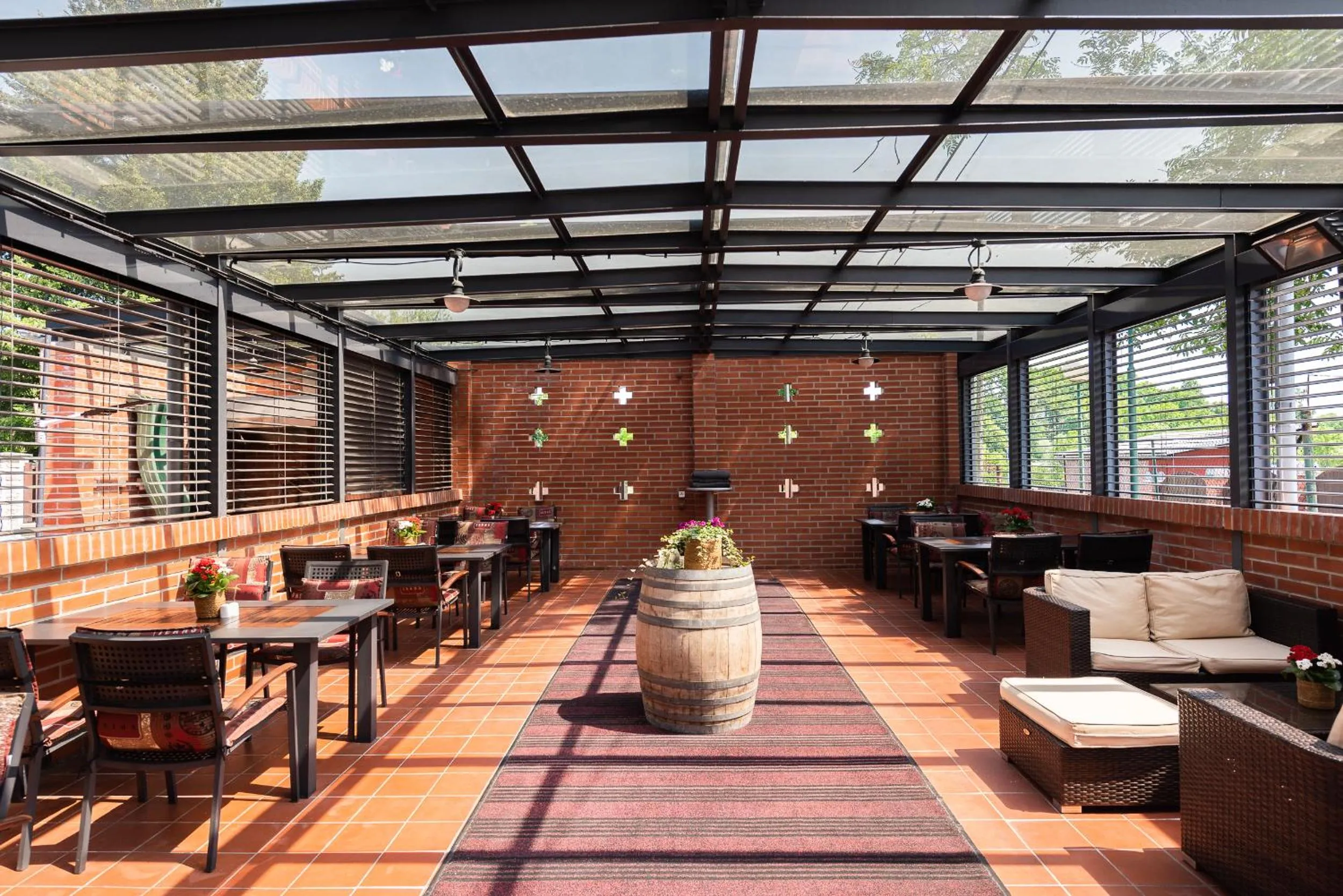 Restaurant/places to eat in Jan Maria Hotel