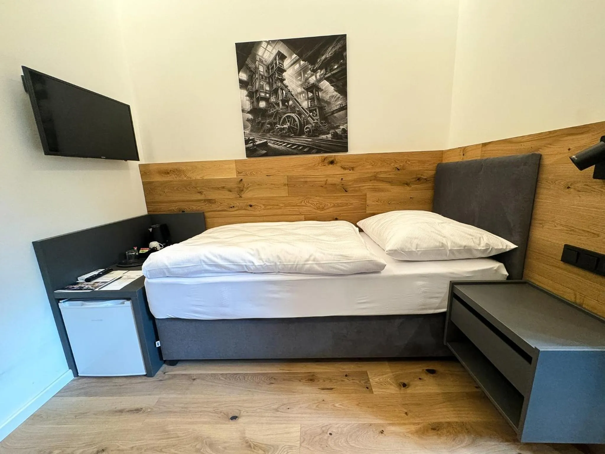 TV and multimedia, Bed in Jan Maria Hotel