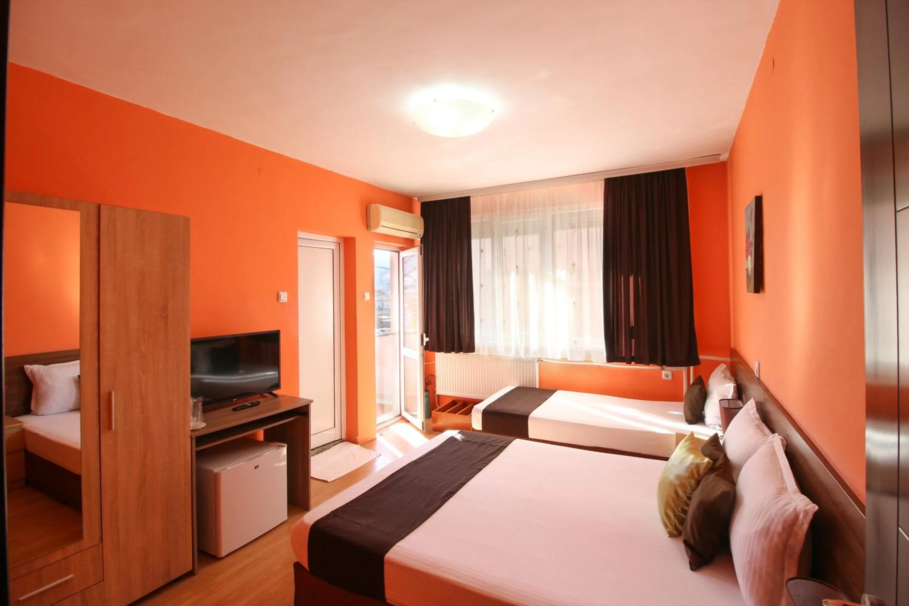 Bedroom, Bed in Family Hotel Flora