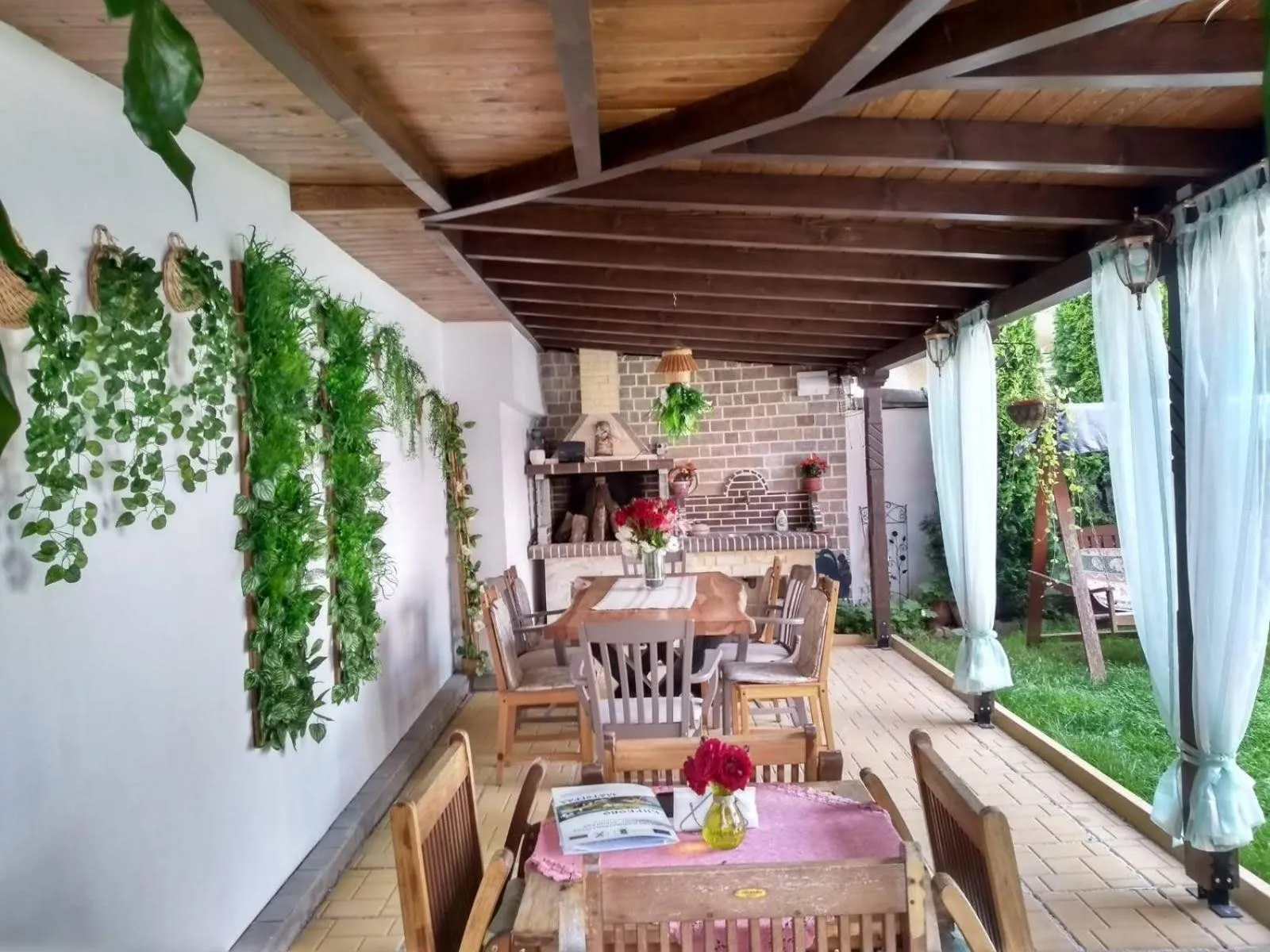Garden in Family Hotel Flora