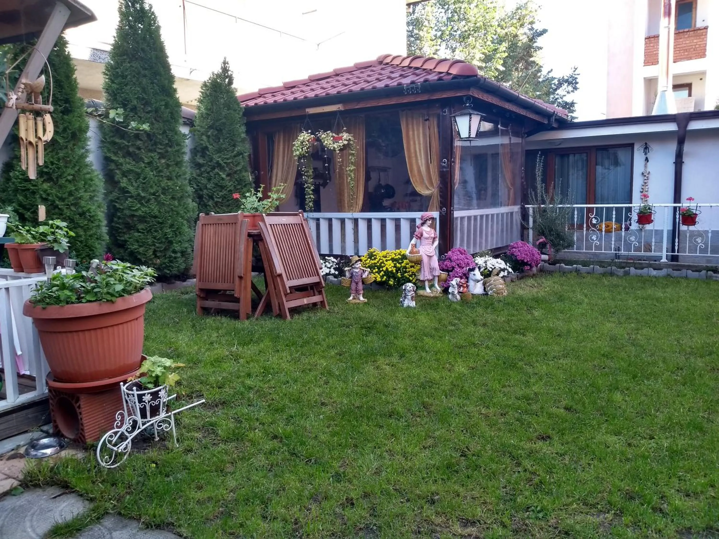 Garden in Family Hotel Flora