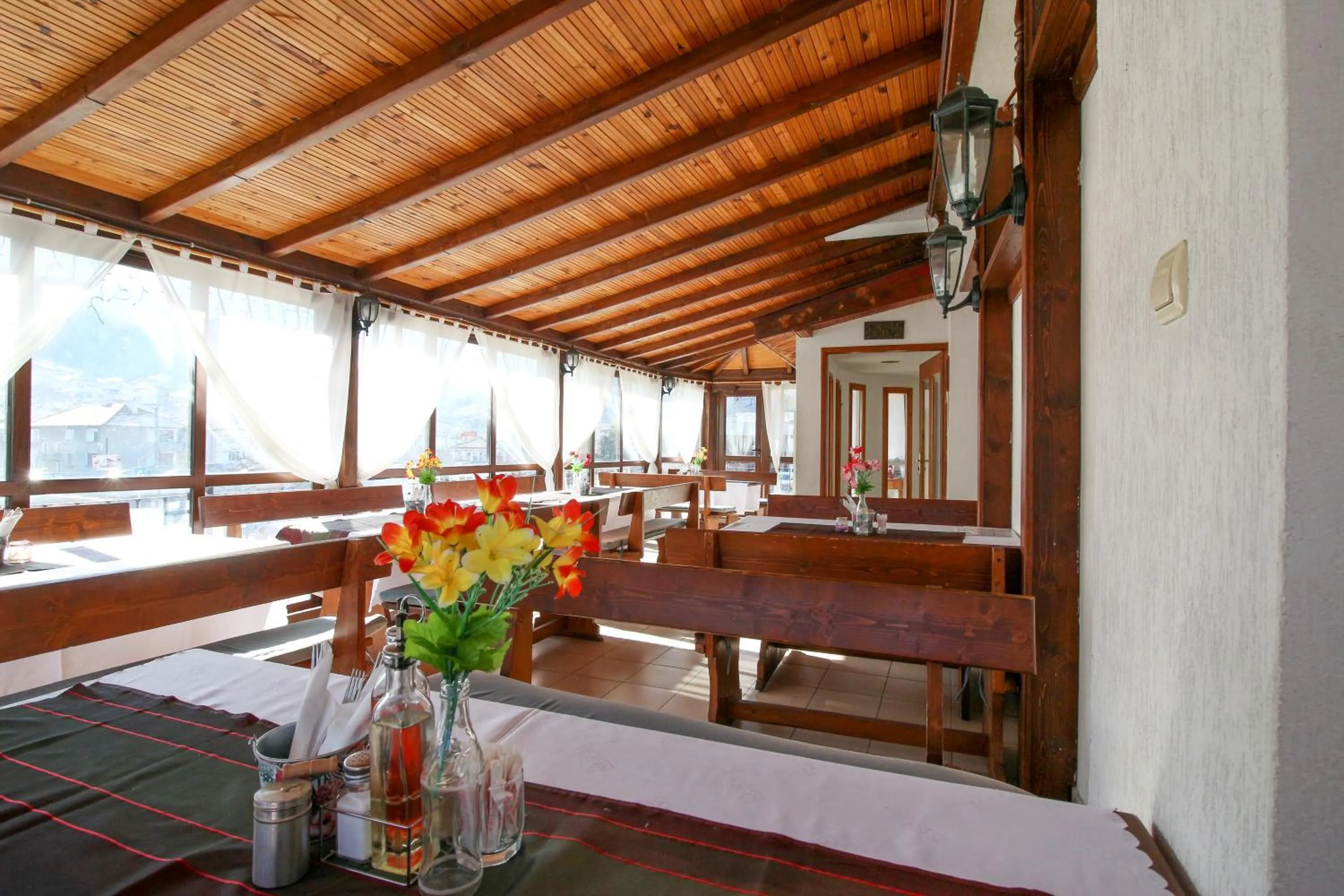 Restaurant/places to eat in Family Hotel Flora