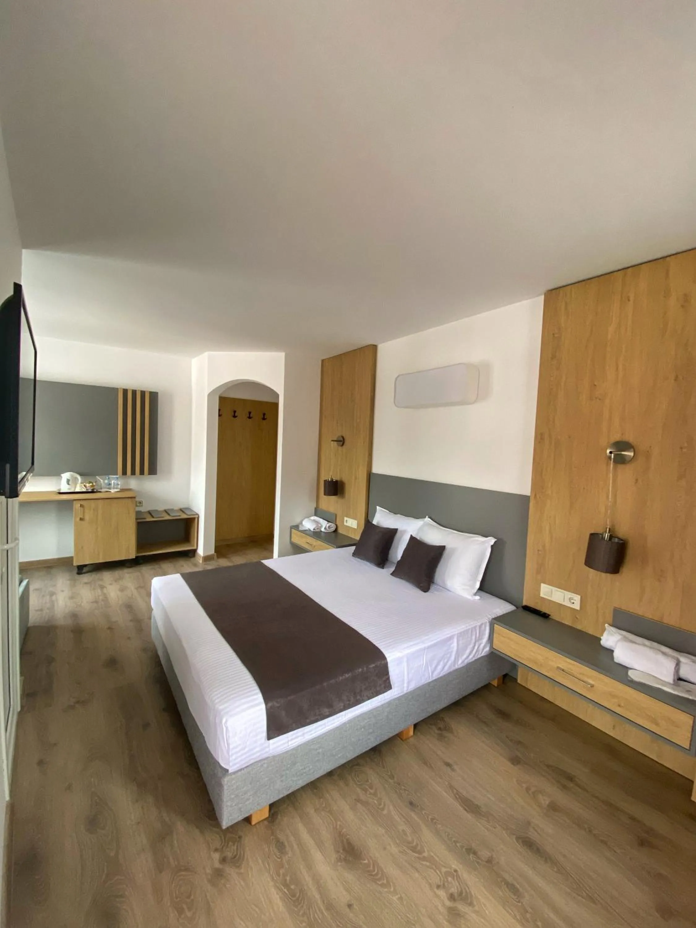 Bedroom, Bed in Family Hotel Flora