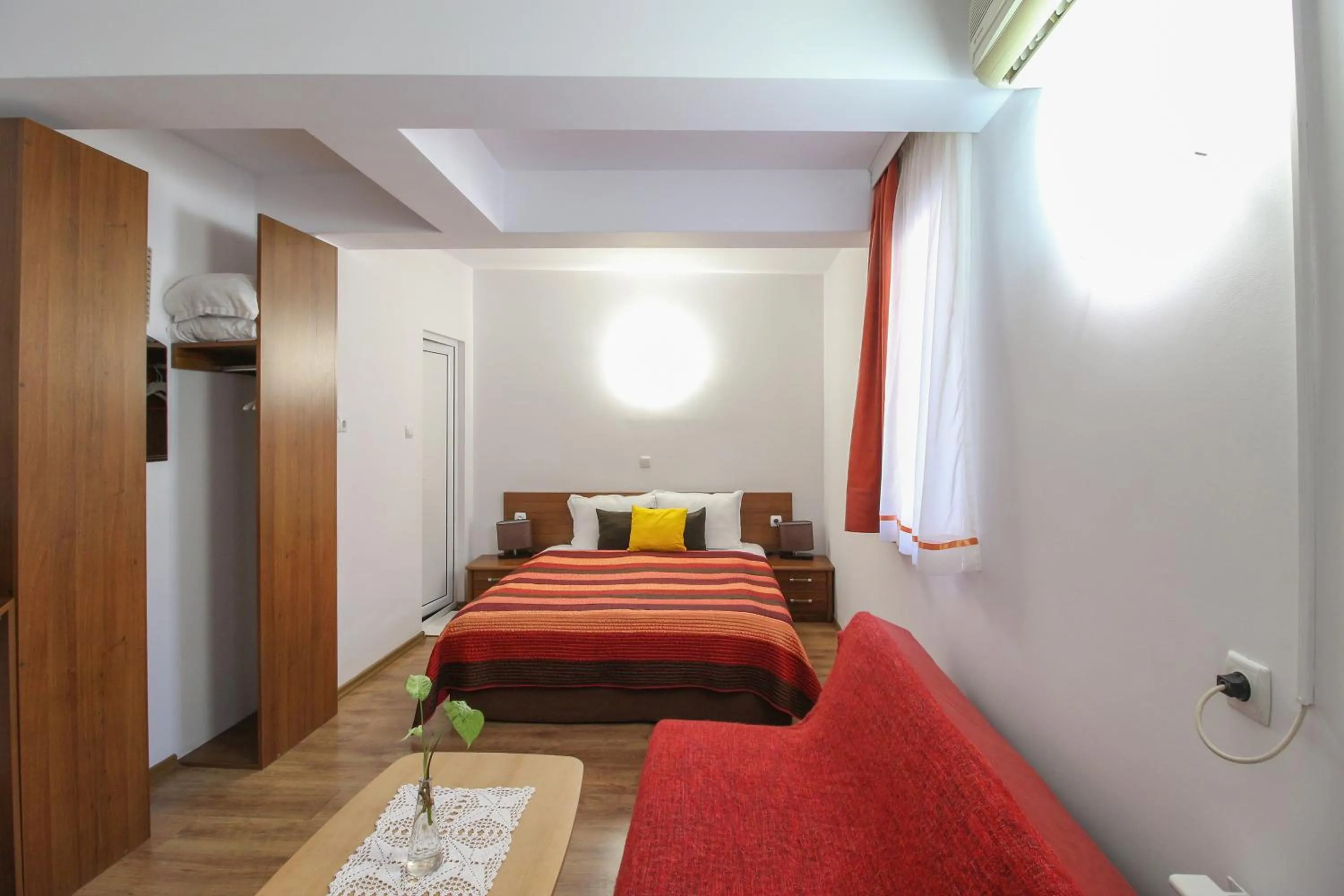 Bedroom, Bed in Family Hotel Flora