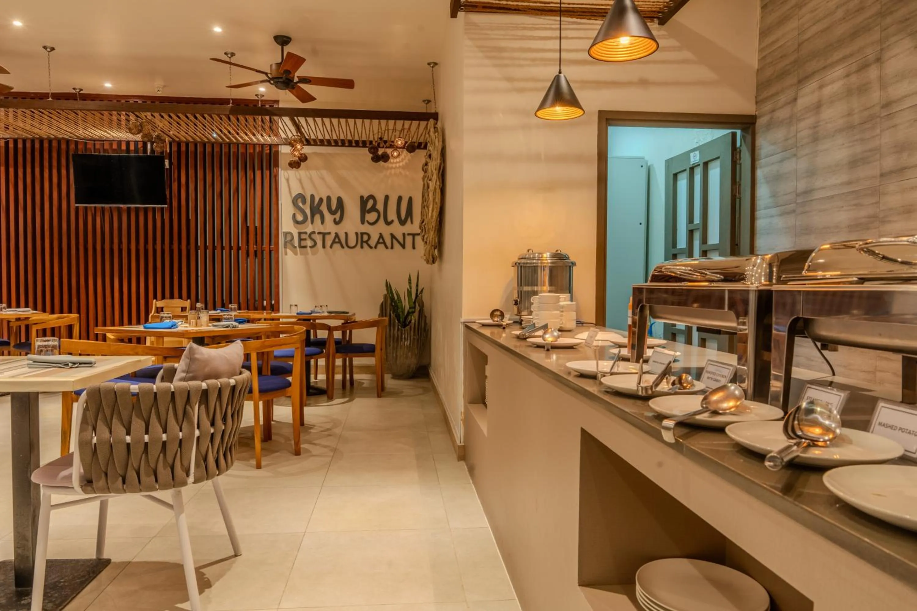 Restaurant/places to eat in Sky Beach Maldives - Dhiffushi
