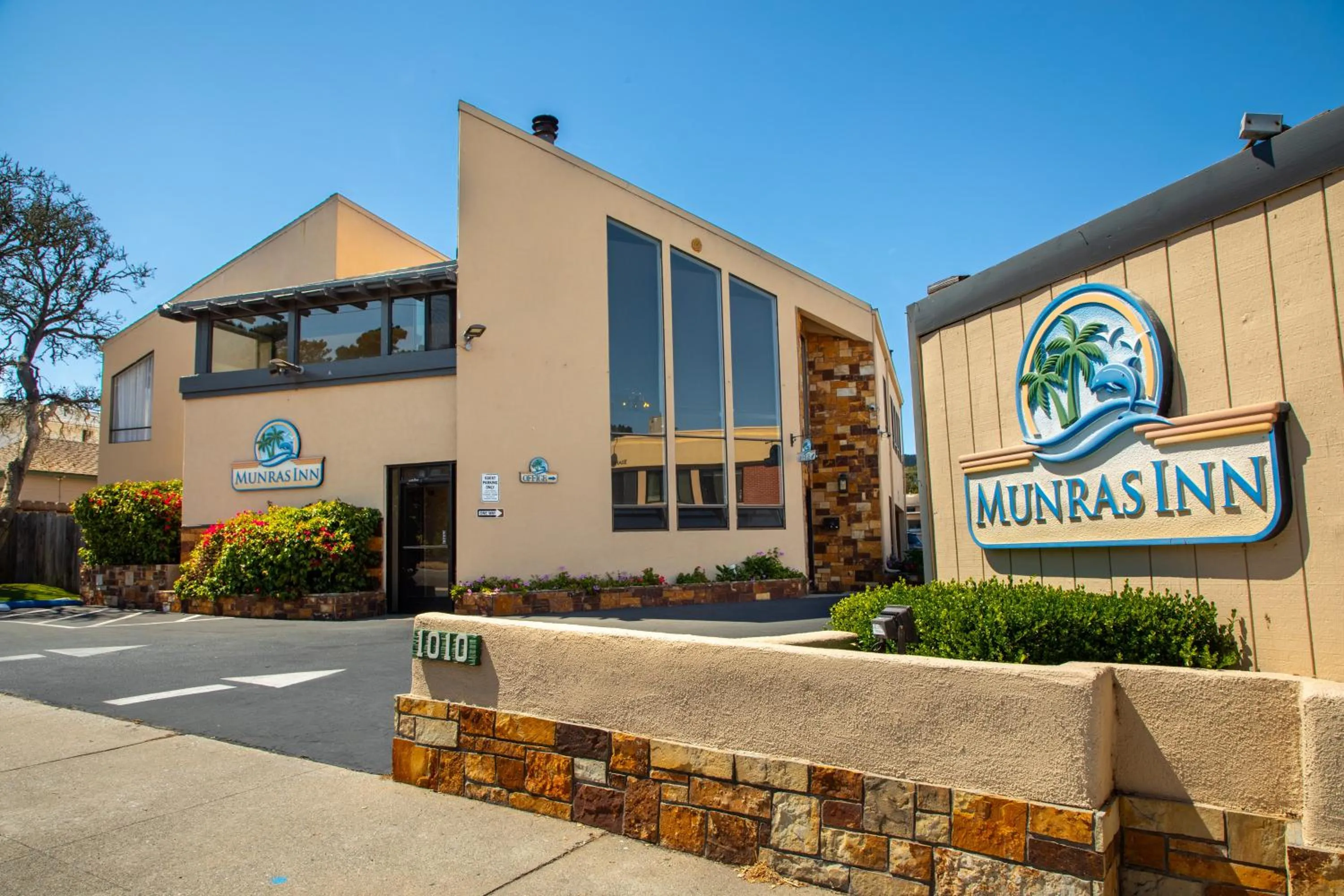 Property building in Munras Inn