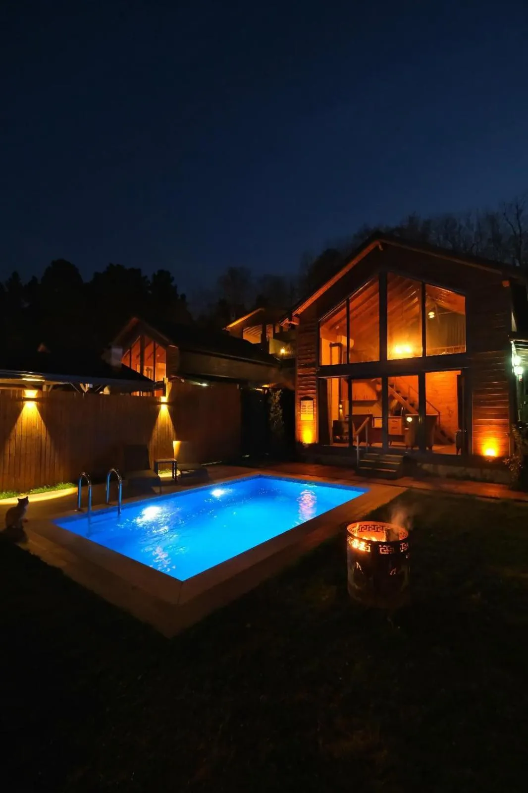 Pool view in Woodlodge Country Sapanca