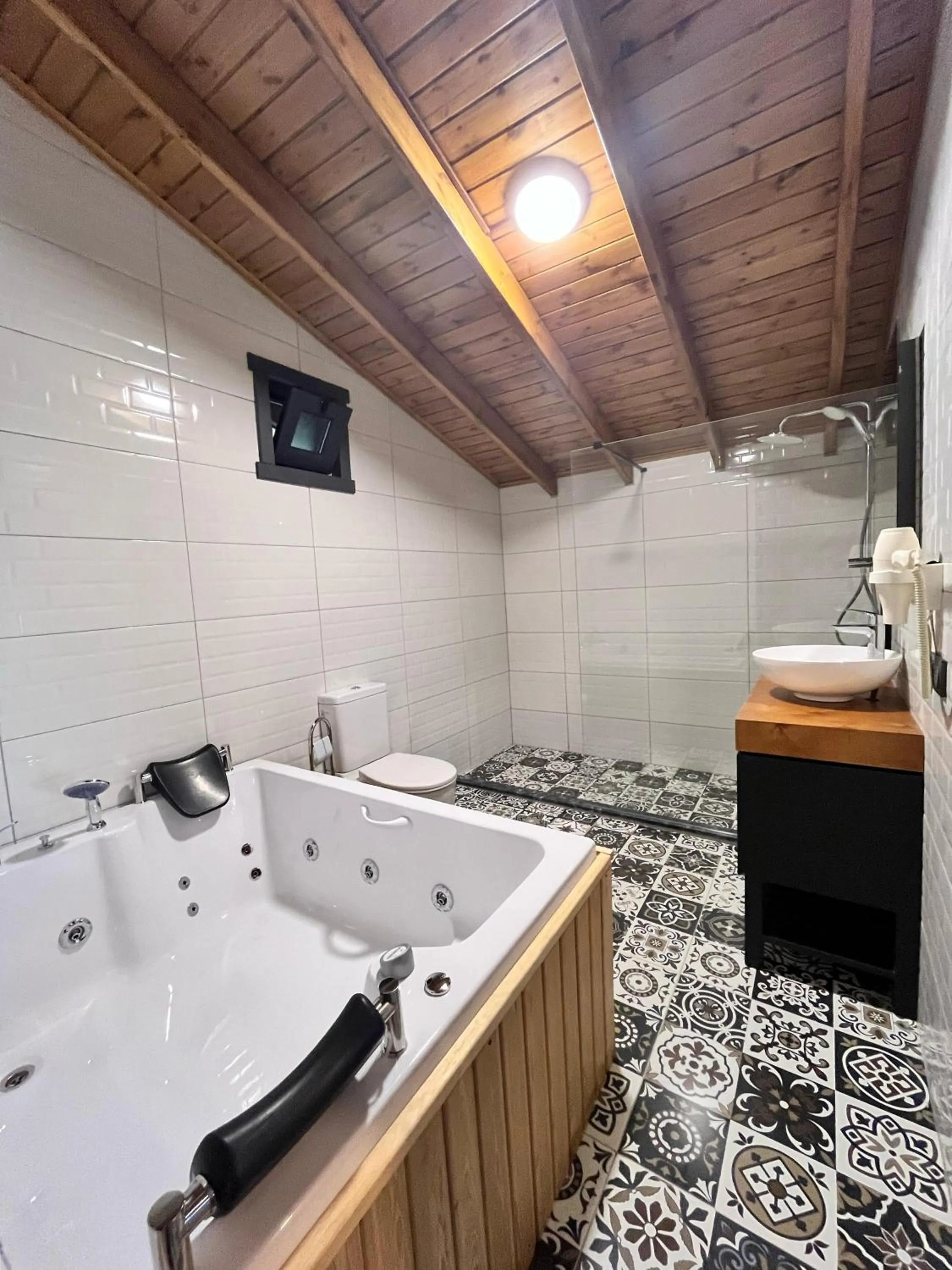 Hot Tub in Woodlodge Country Sapanca