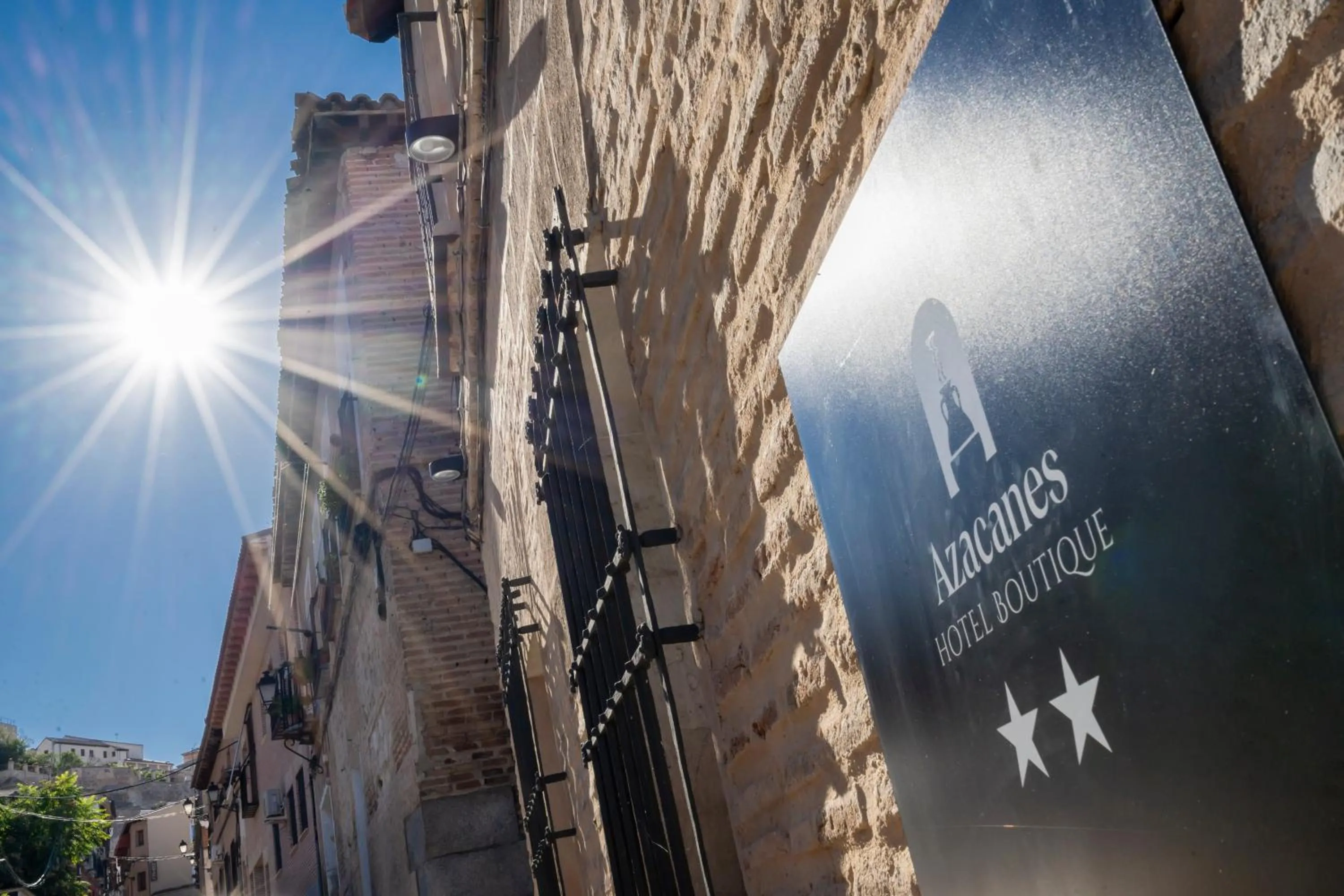 Property building in Dobo Azacanes Hostal