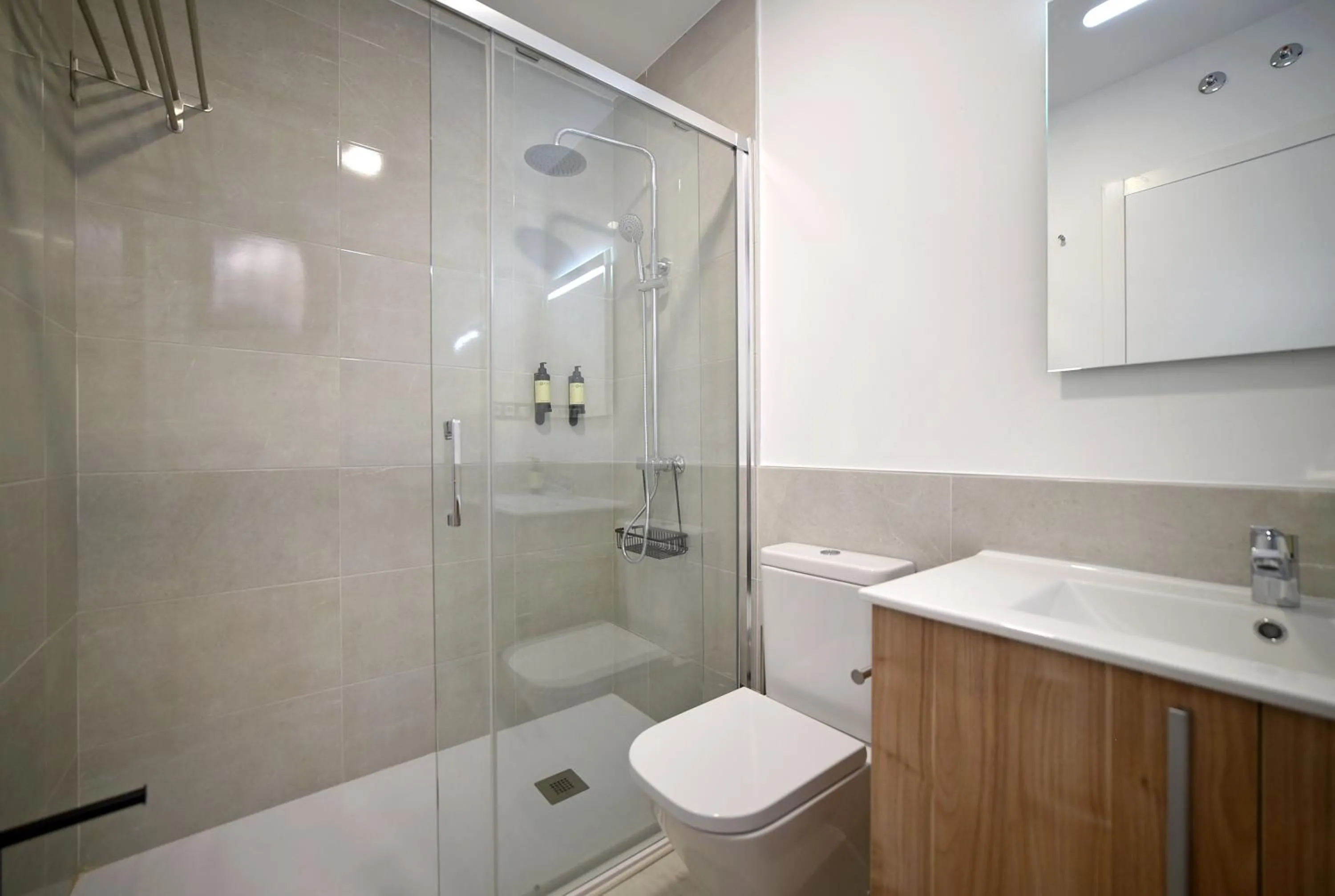 Shower in Dobo Azacanes Hostal