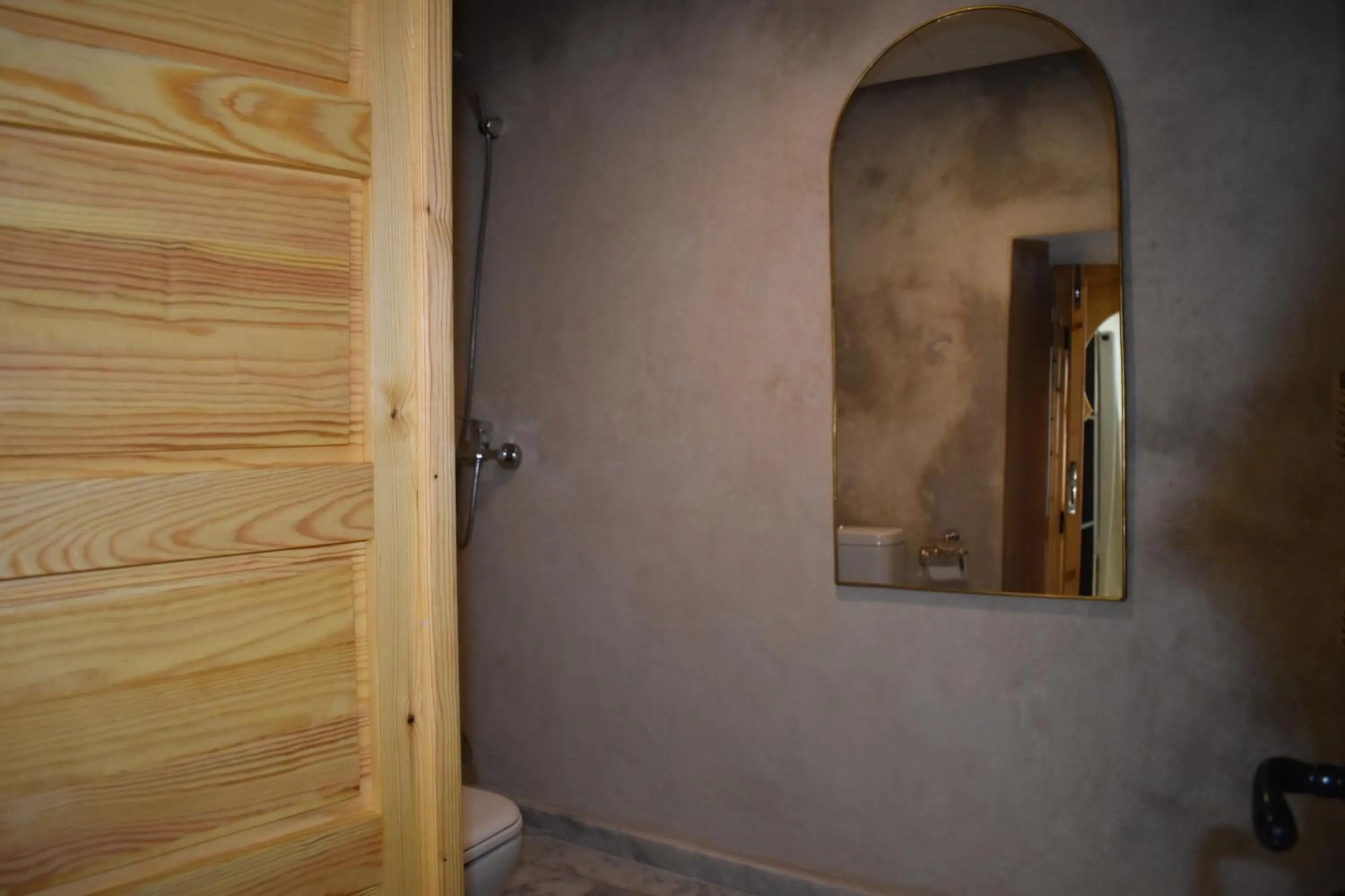 Shower in Riad Olika