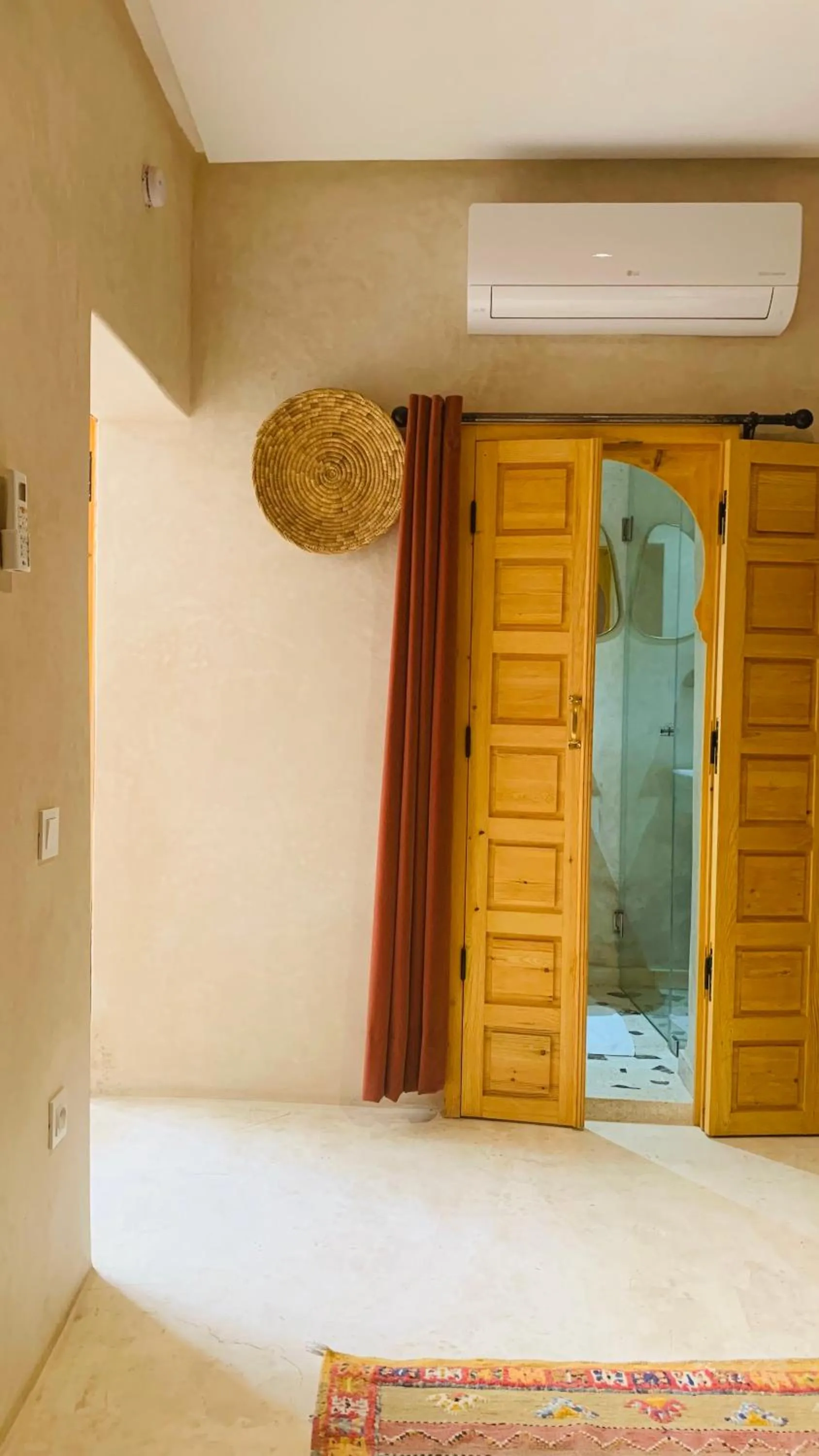 Shower in Riad Olika