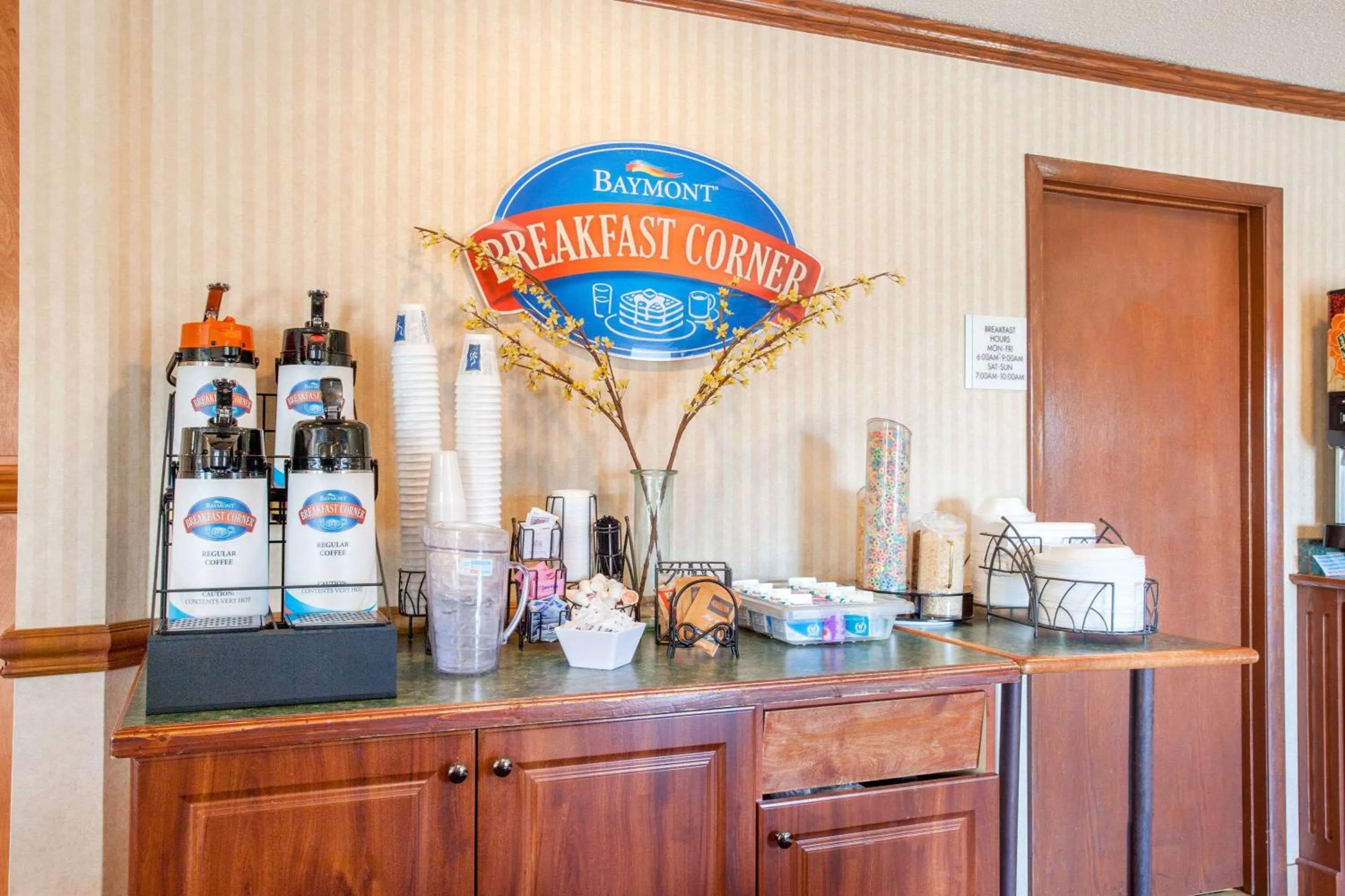 Restaurant/places to eat in Baymont by Wyndham Detroit/Roseville