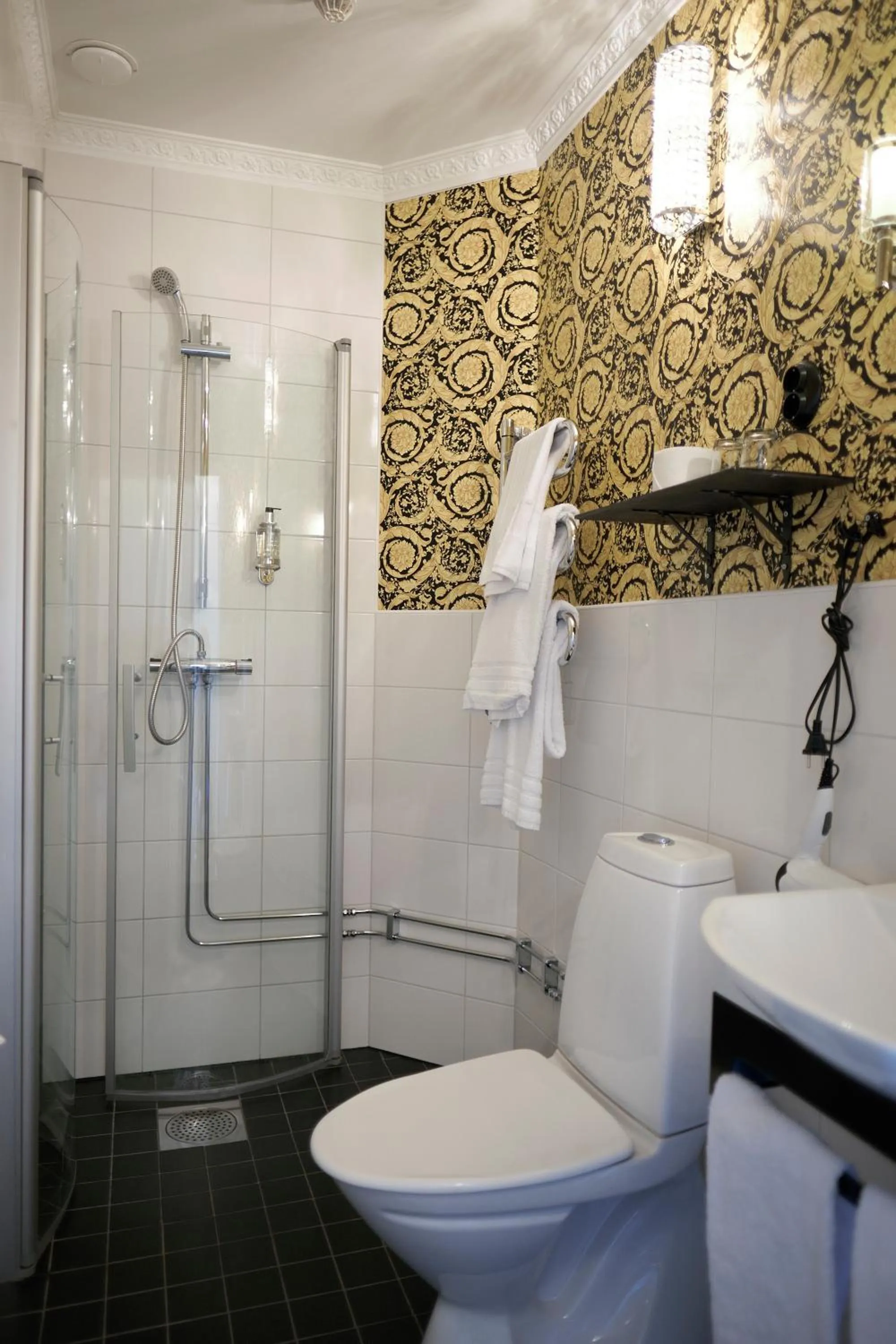 Shower in Grenna Hotell