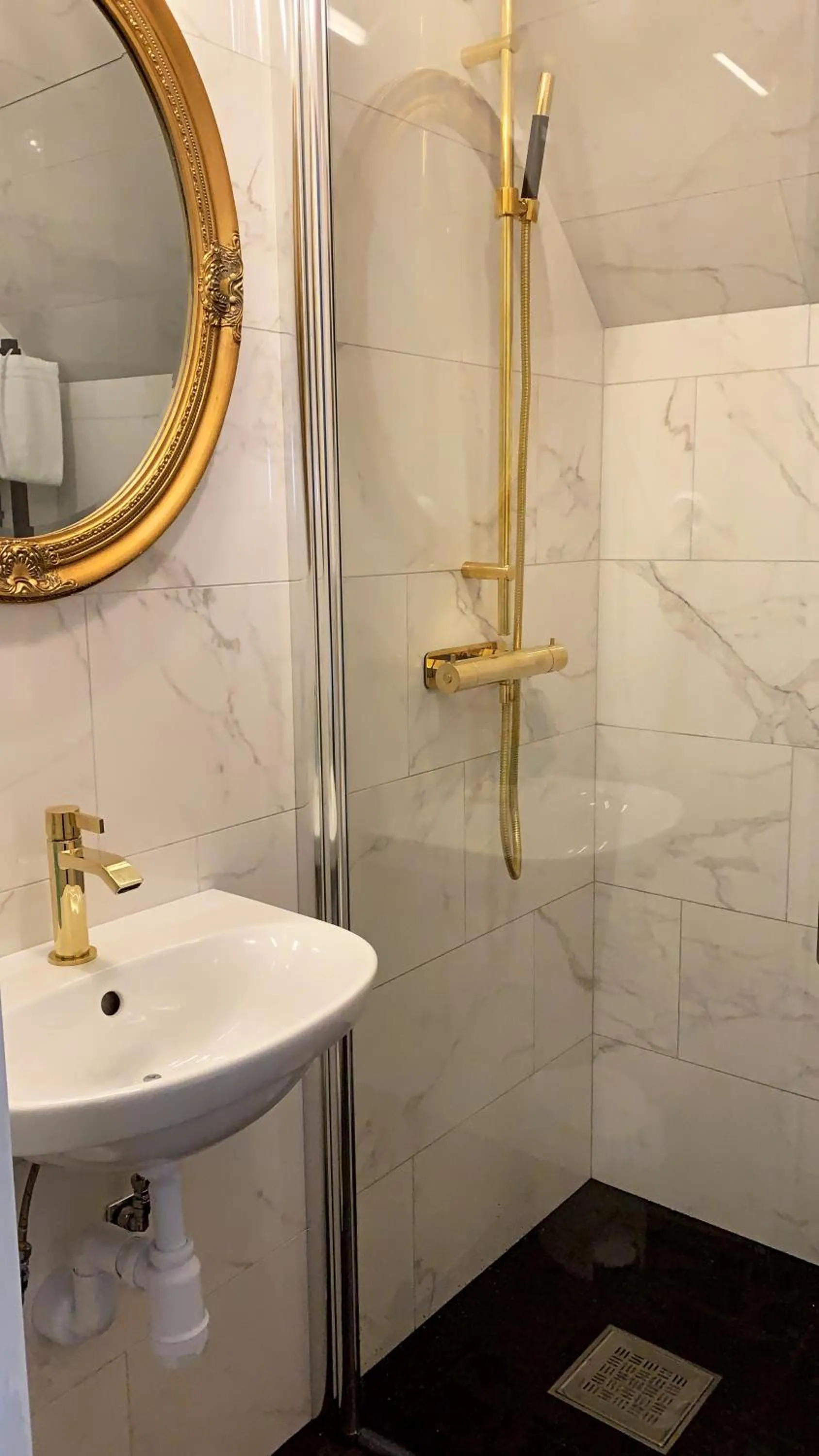 Shower in Grenna Hotell