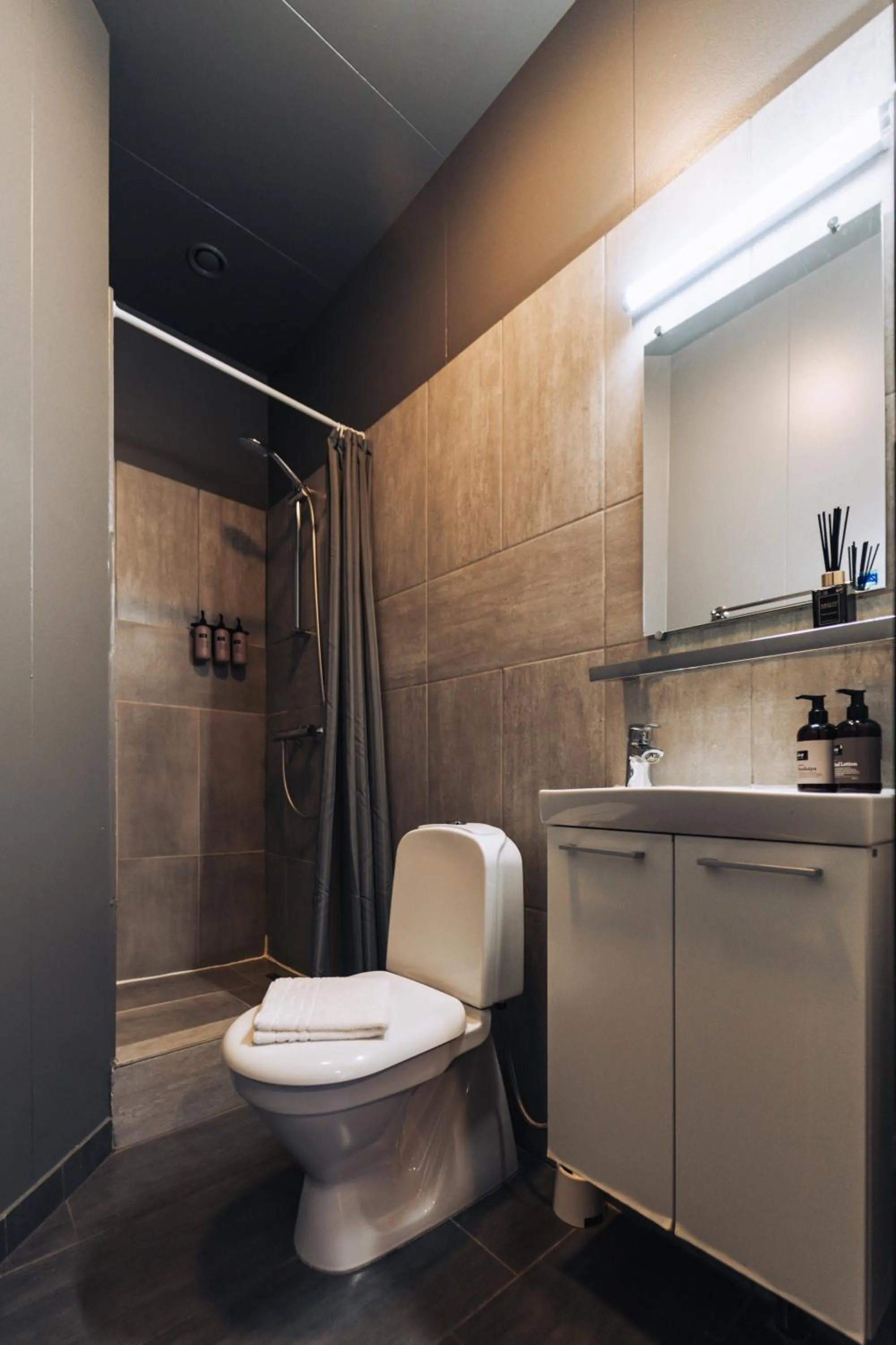 Shower in Brim Hotel