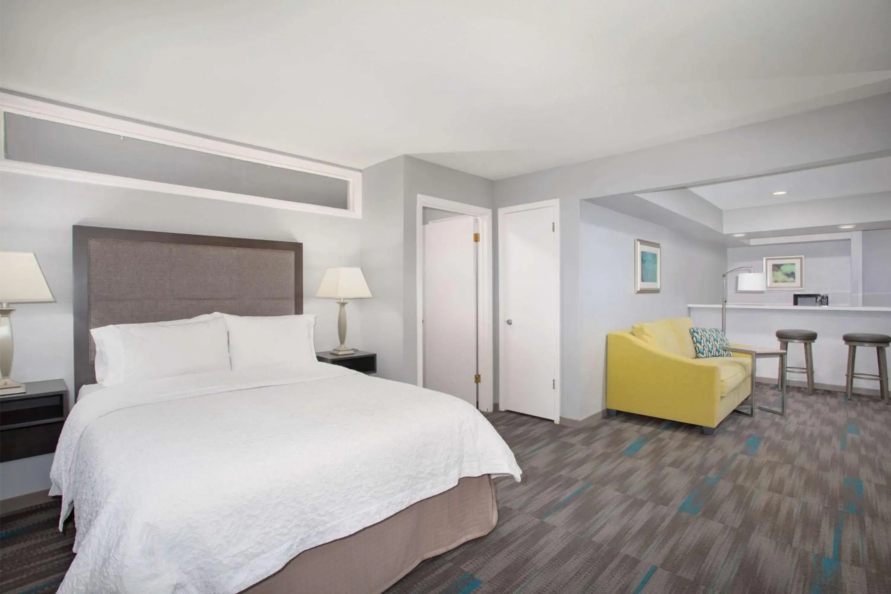 Bed in Hampton Inn Monterey Bed in Hampton Inn Monterey