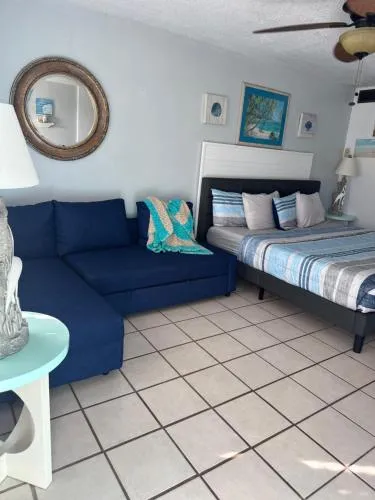 Turquoise Beach Retreat with Amazing pools -King bed