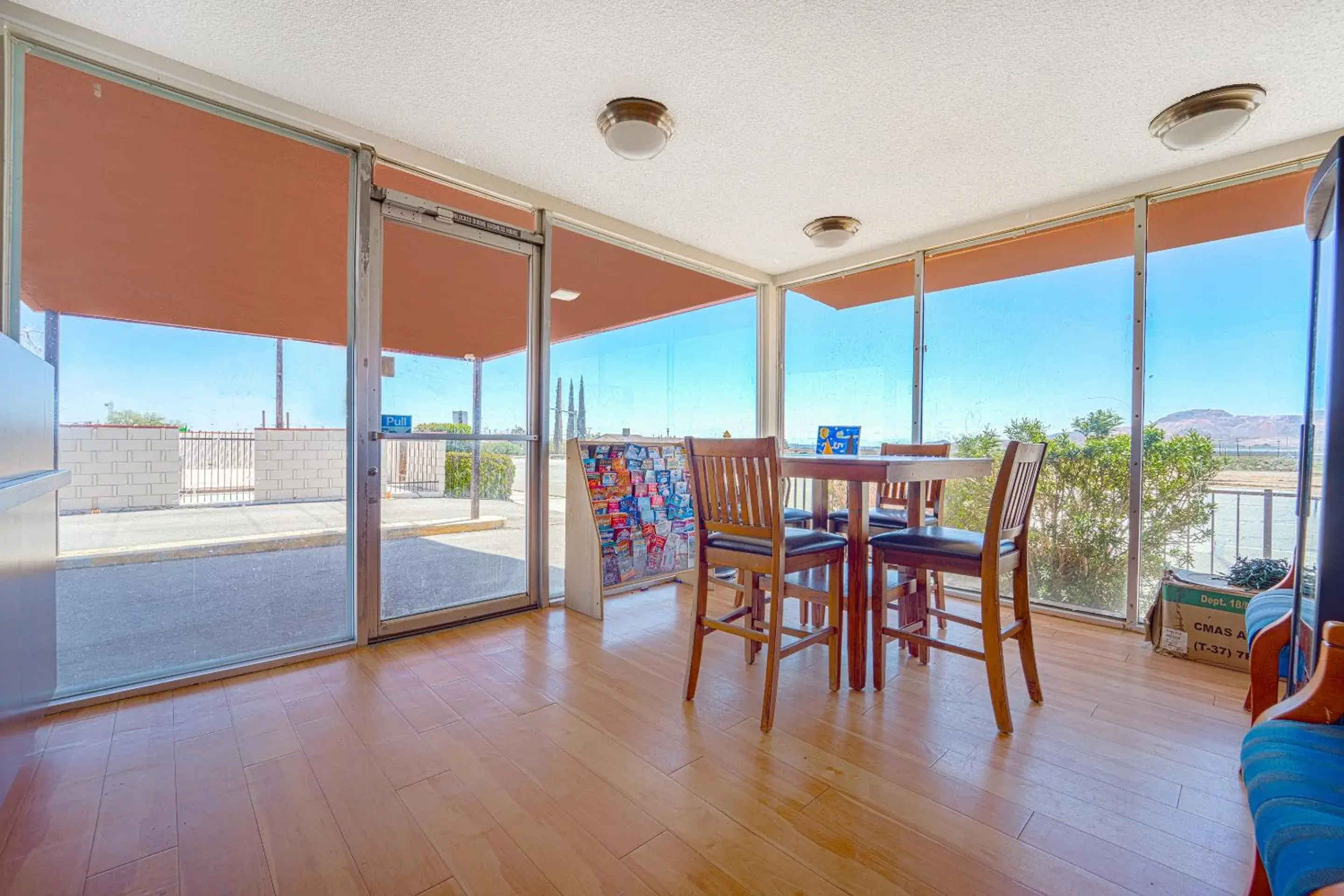 Restaurant/places to eat in Mojave Hotel Restaurant/places to eat in Mojave Hotel