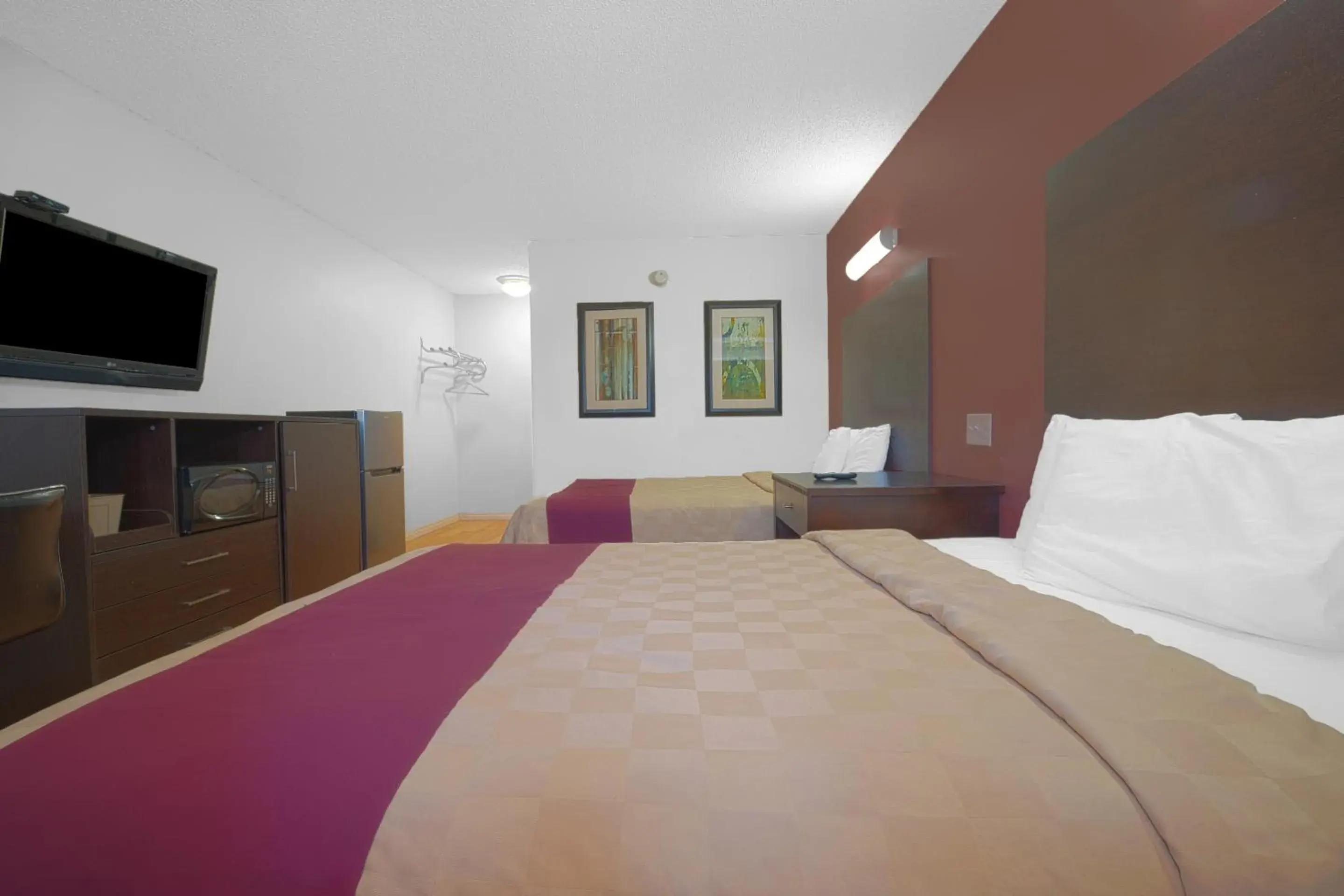 Bedroom, Bed in Mojave Hotel Bedroom, Bed in Mojave Hotel