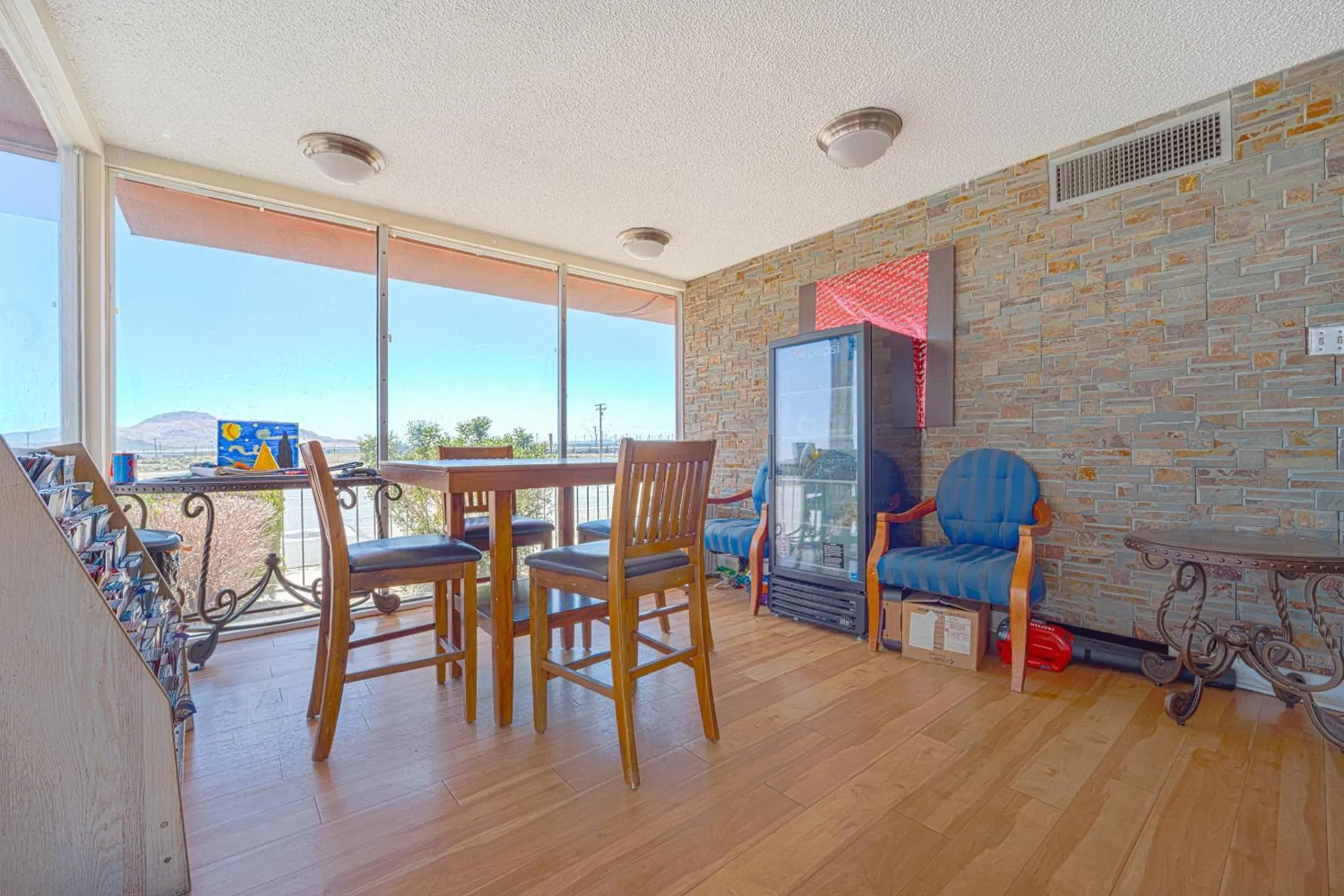 Restaurant/places to eat in Mojave Hotel Restaurant/places to eat in Mojave Hotel