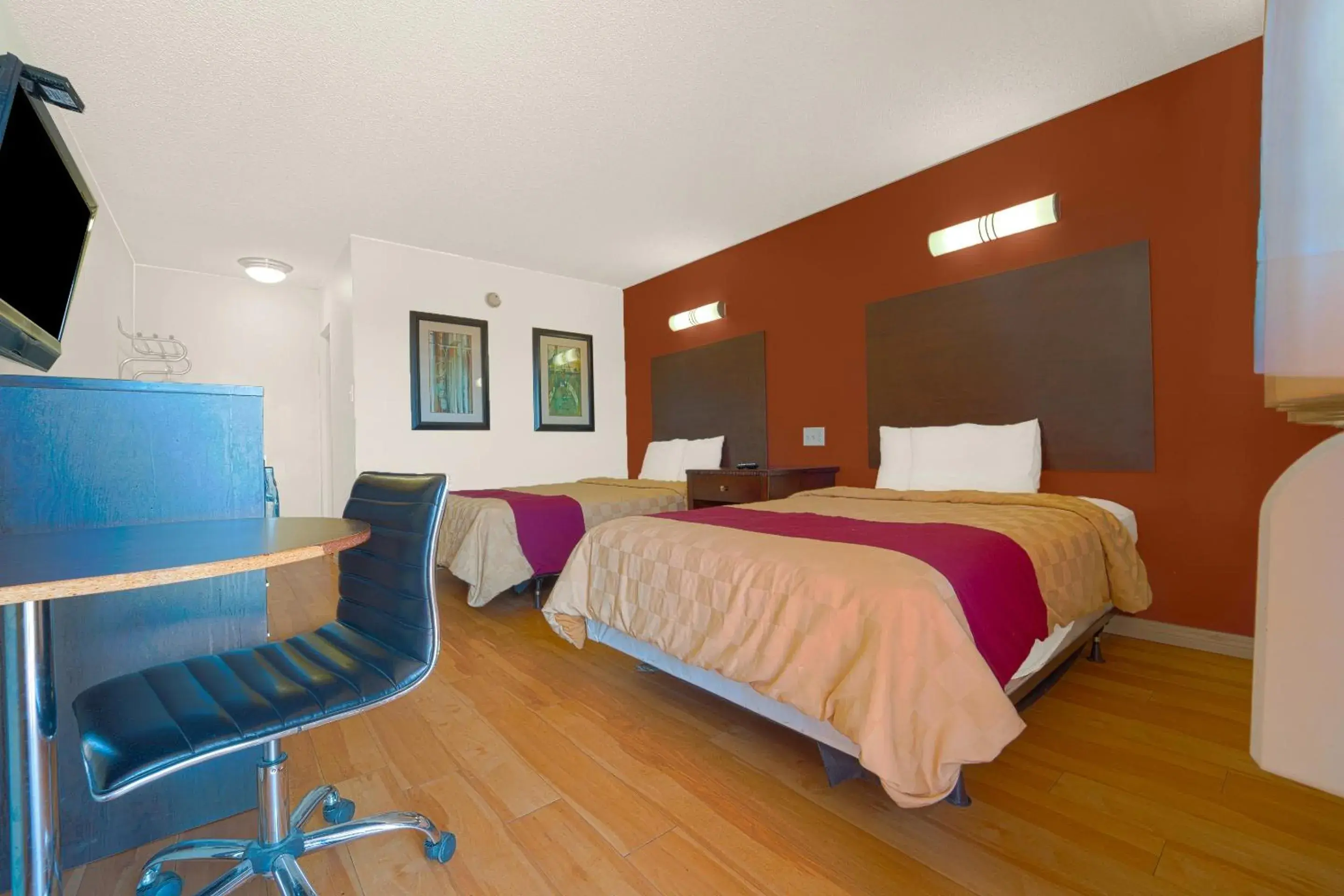 Bedroom, Bed in Mojave Hotel Bedroom, Bed in Mojave Hotel