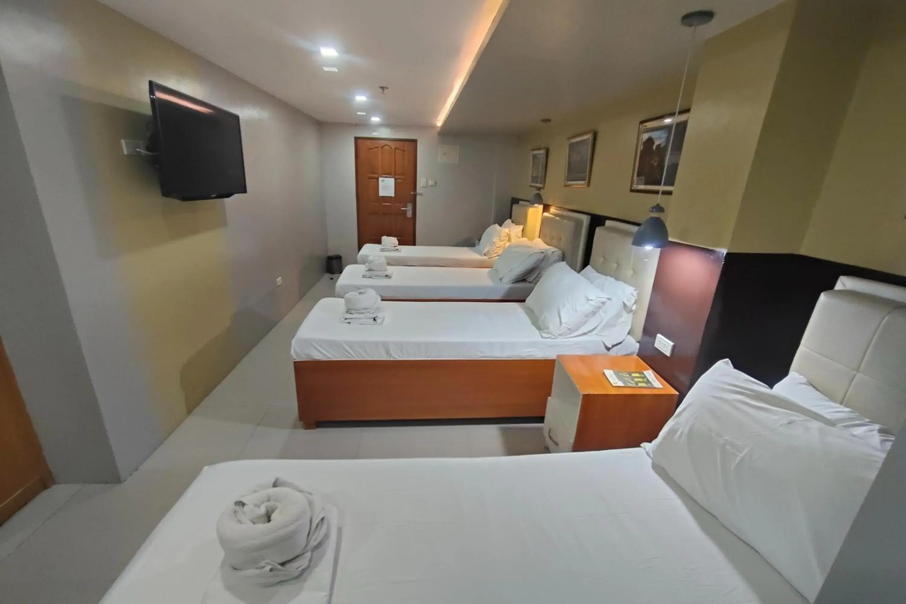 Quadruple Room in Taj Hotel Tuguegarao Quadruple Room in Taj Hotel Tuguegarao