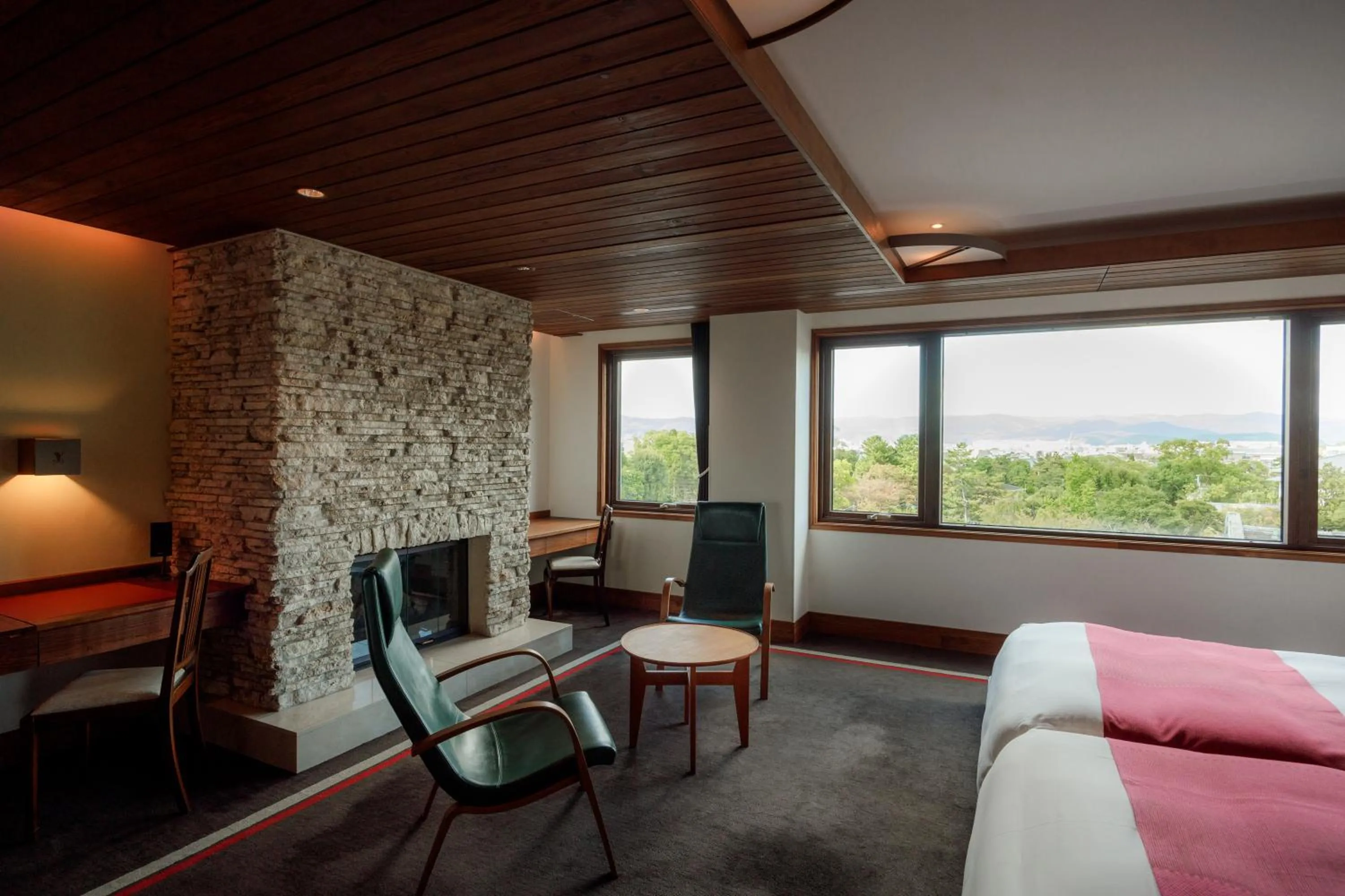 Photo of the whole room, Bed in Hotel Chourakukan Kyoto Gion 長楽館 京都