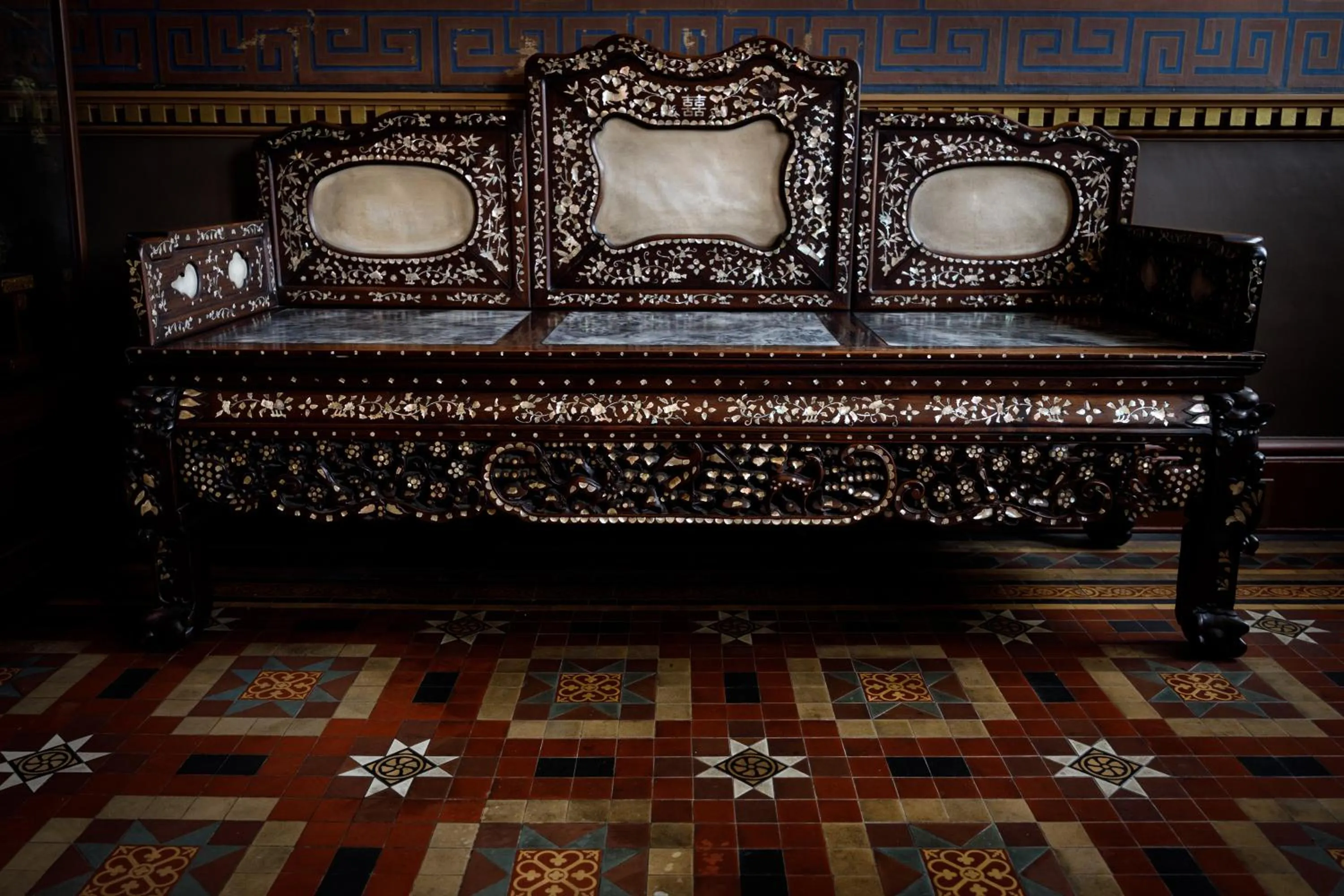 Decorative detail, Bed in Hotel Chourakukan Kyoto Gion 長楽館 京都