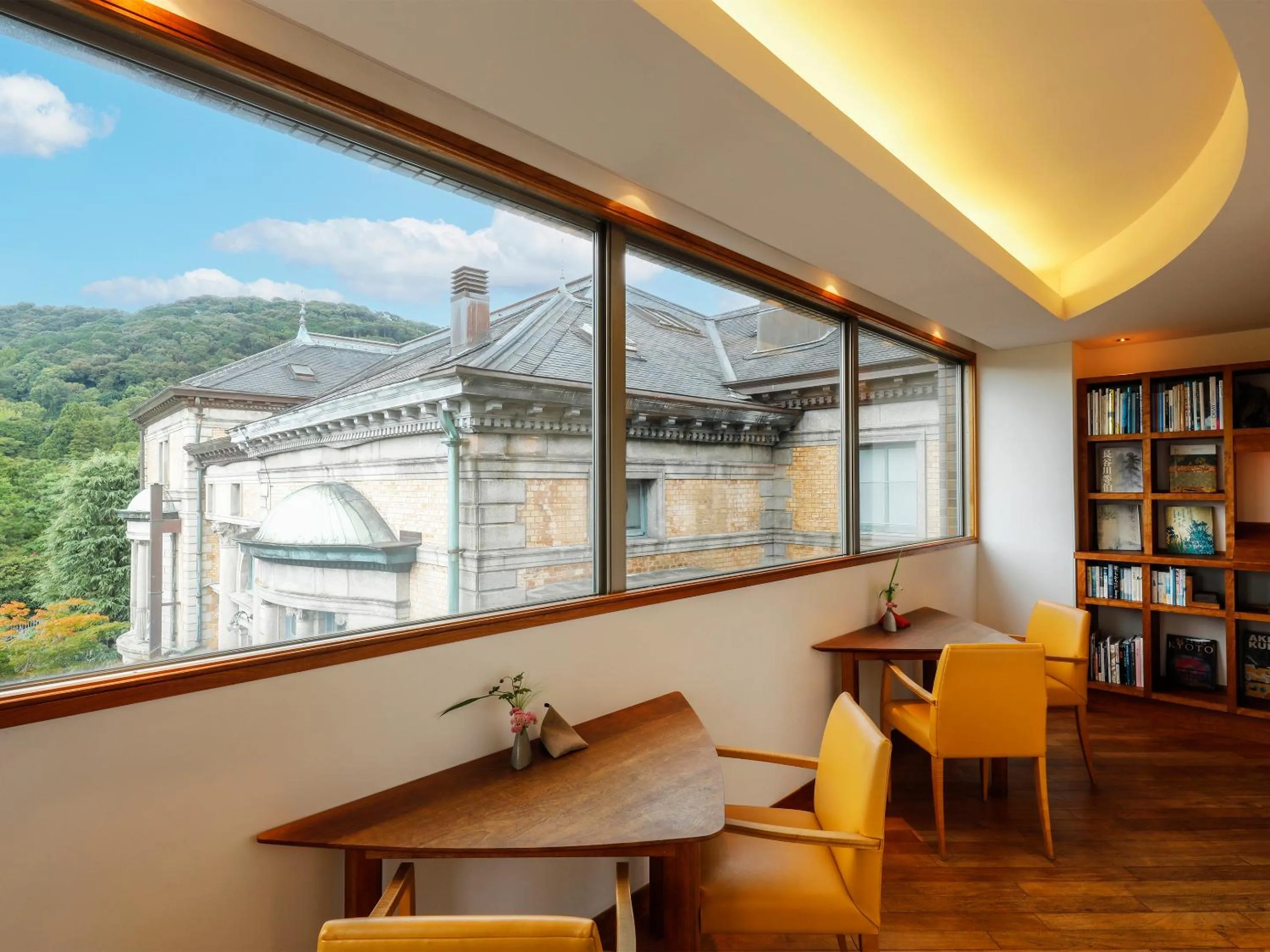 Communal lounge/ TV room in Hotel Chourakukan Kyoto Gion 長楽館 京都