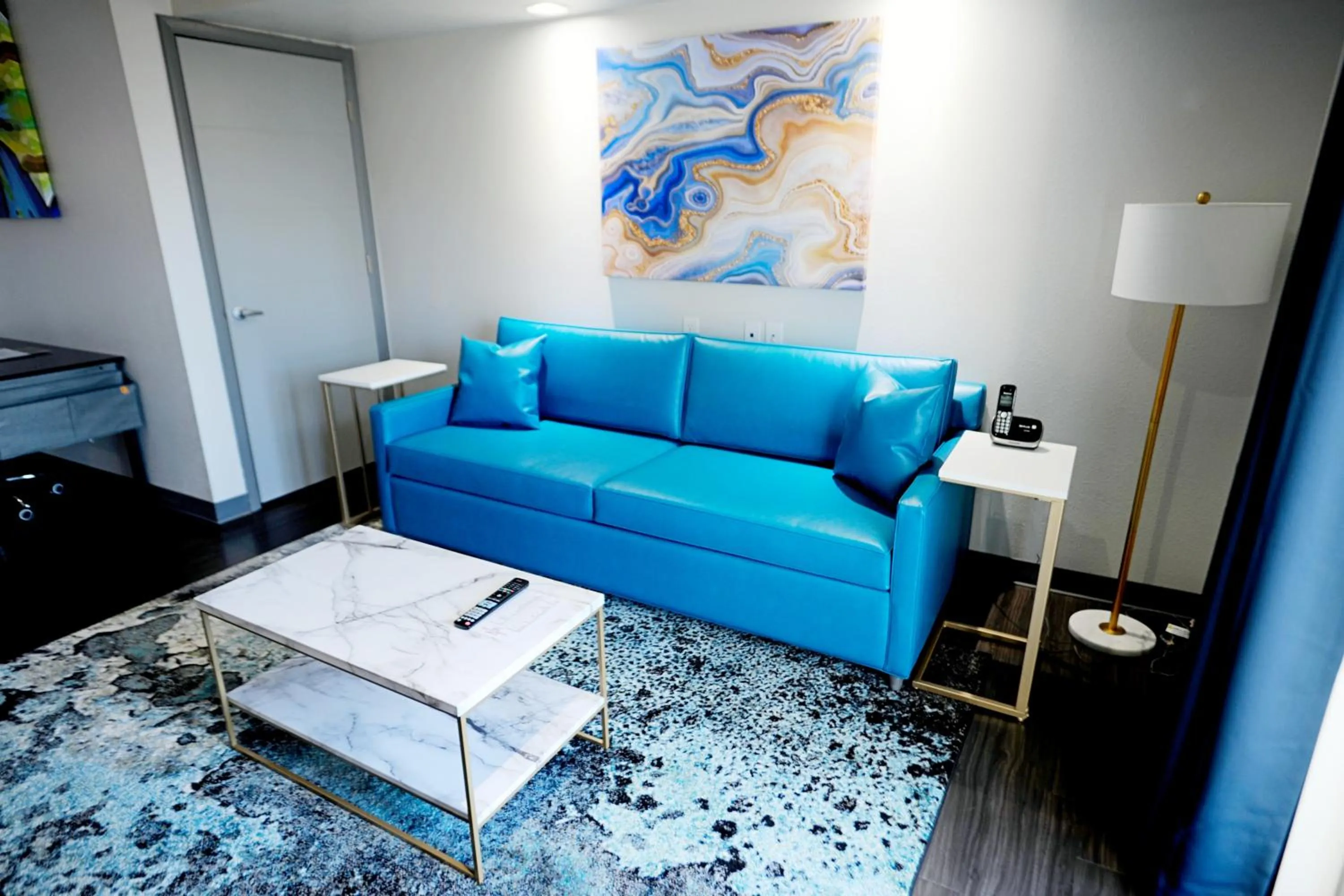 Living room in Z Loft Extended Stay Hotel