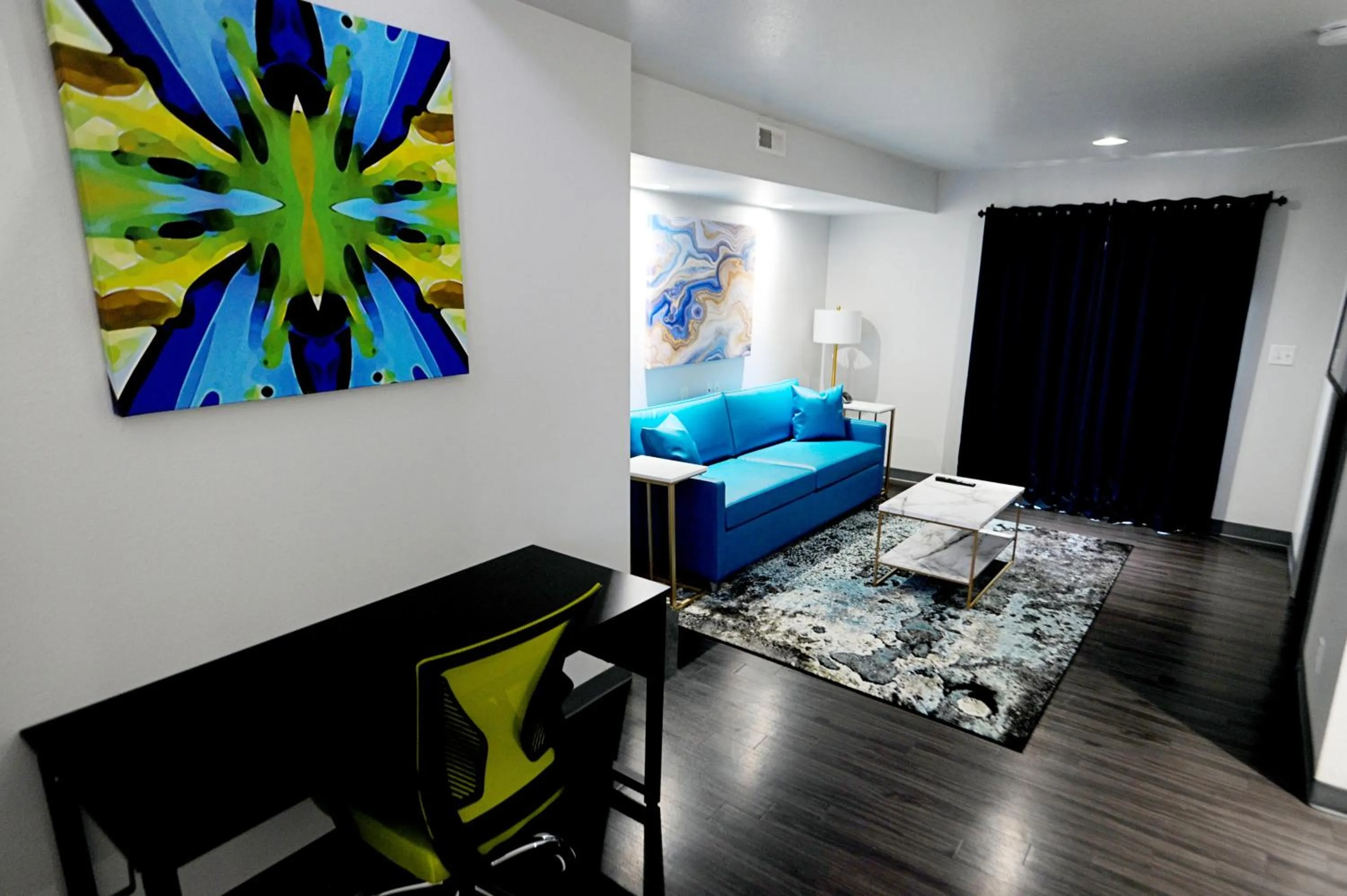 Living room, Bed in Z Loft Extended Stay Hotel