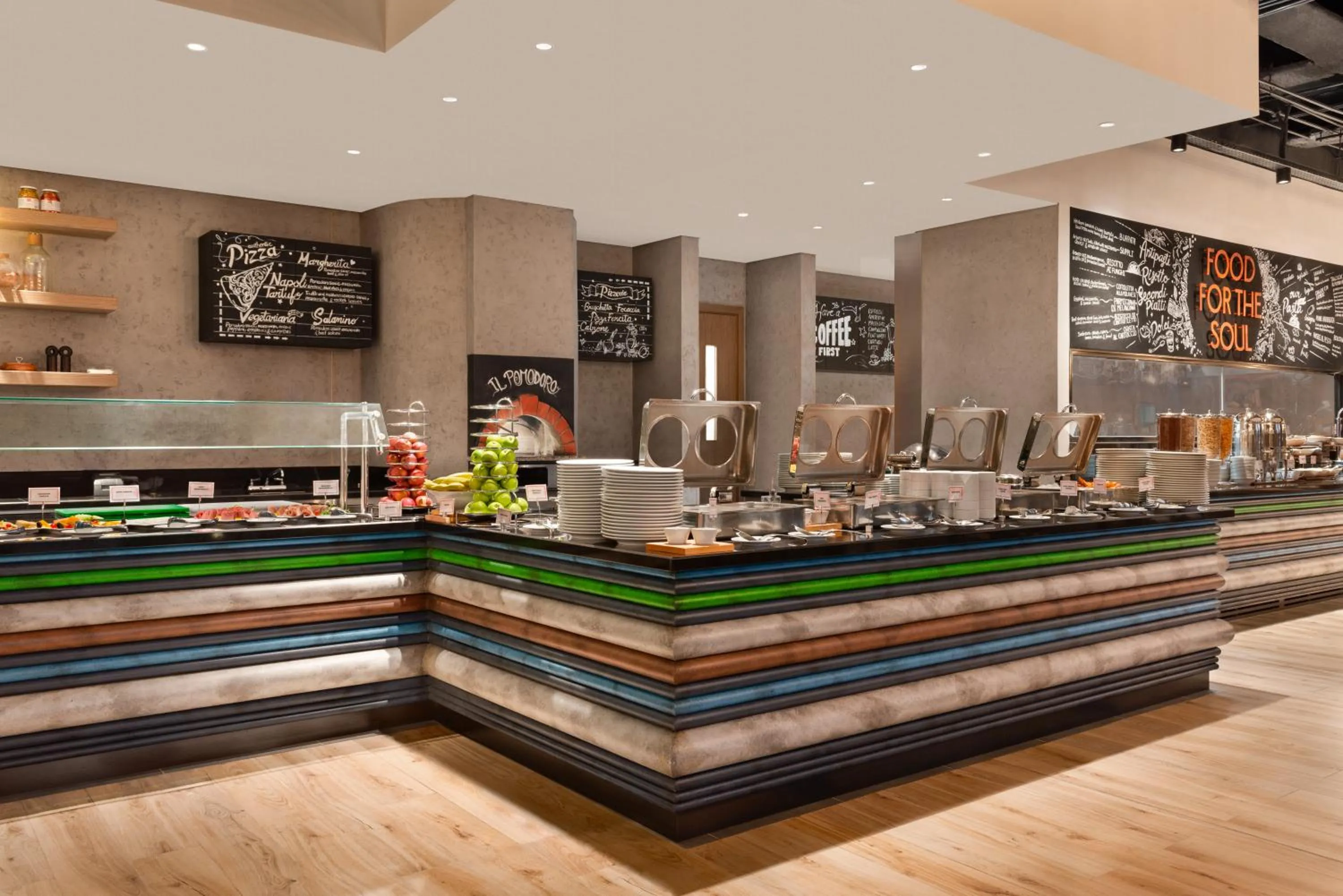 Restaurant/places to eat in Mercure Dubai Gold District