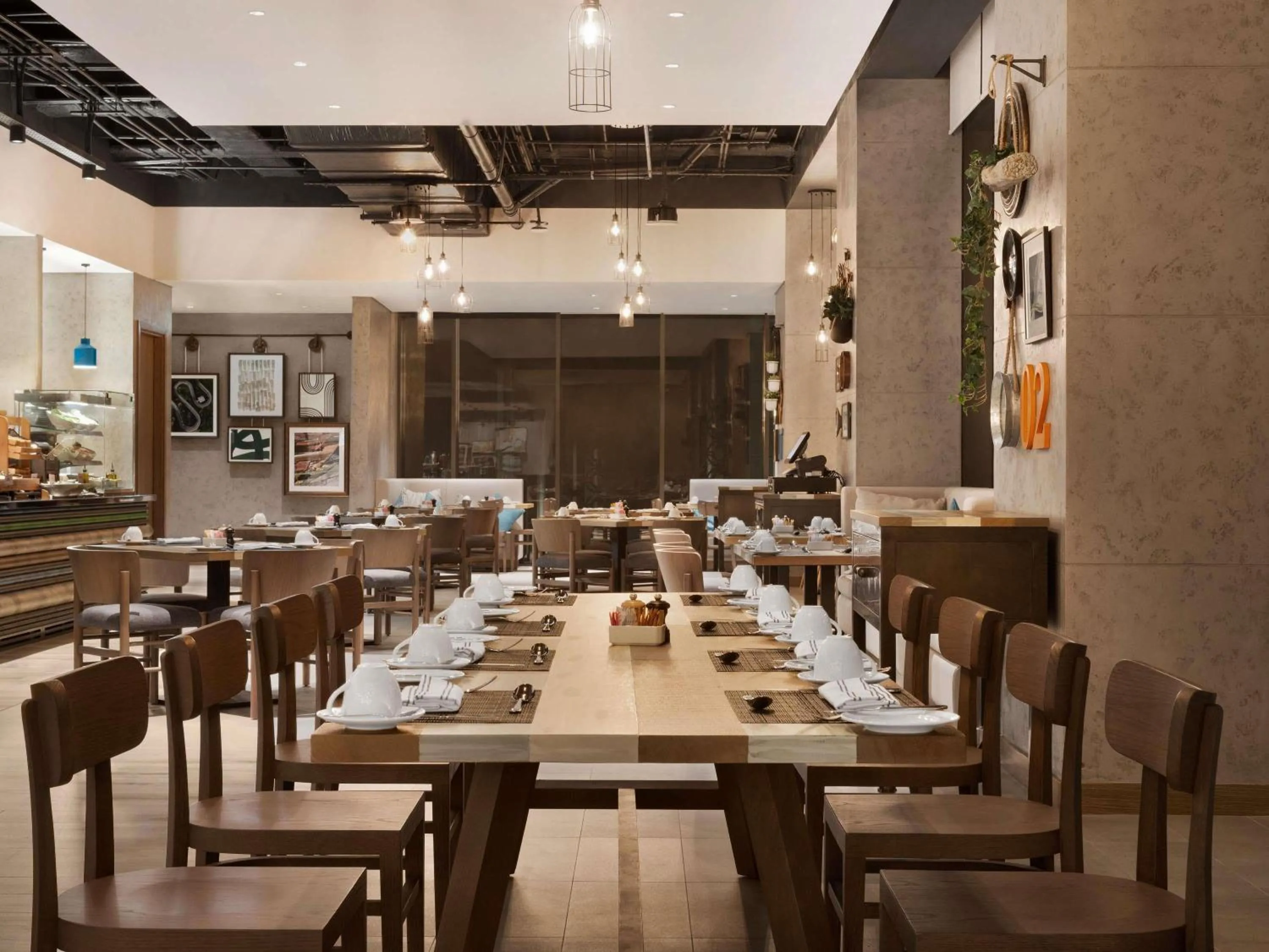 Restaurant/places to eat in Mercure Dubai Gold District