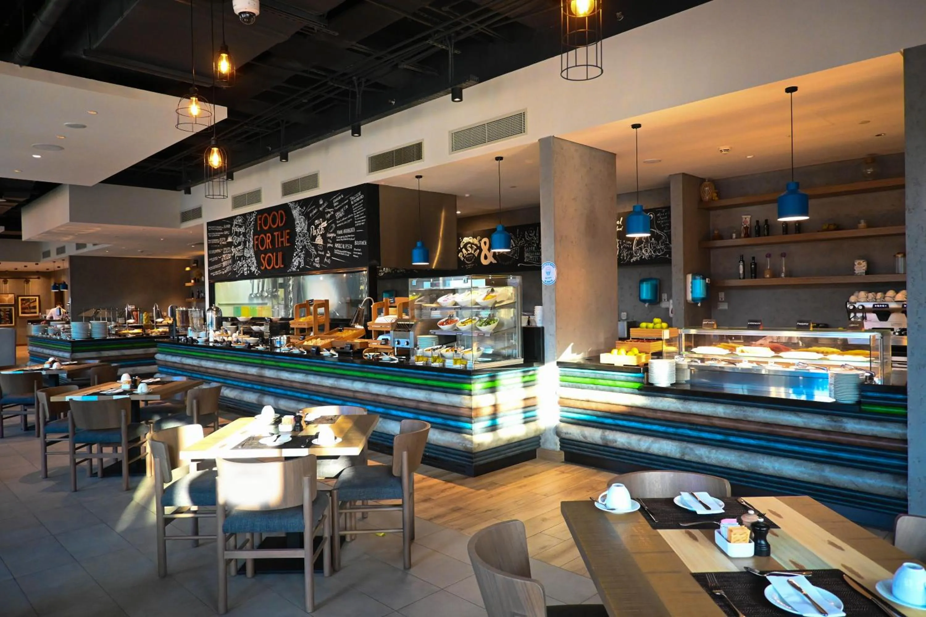 Restaurant/places to eat in Mercure Dubai Gold District