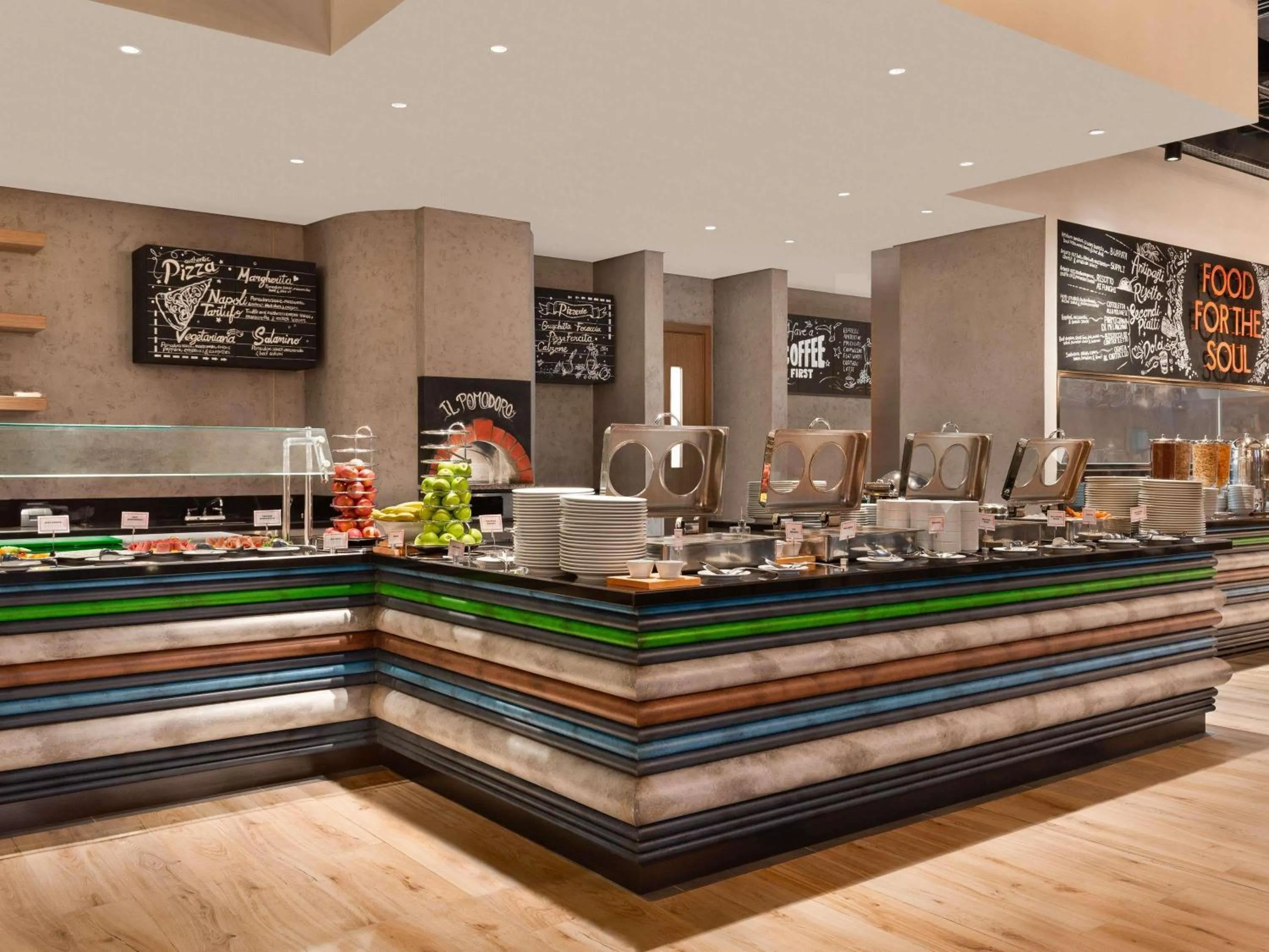 Restaurant/places to eat in Mercure Dubai Gold District